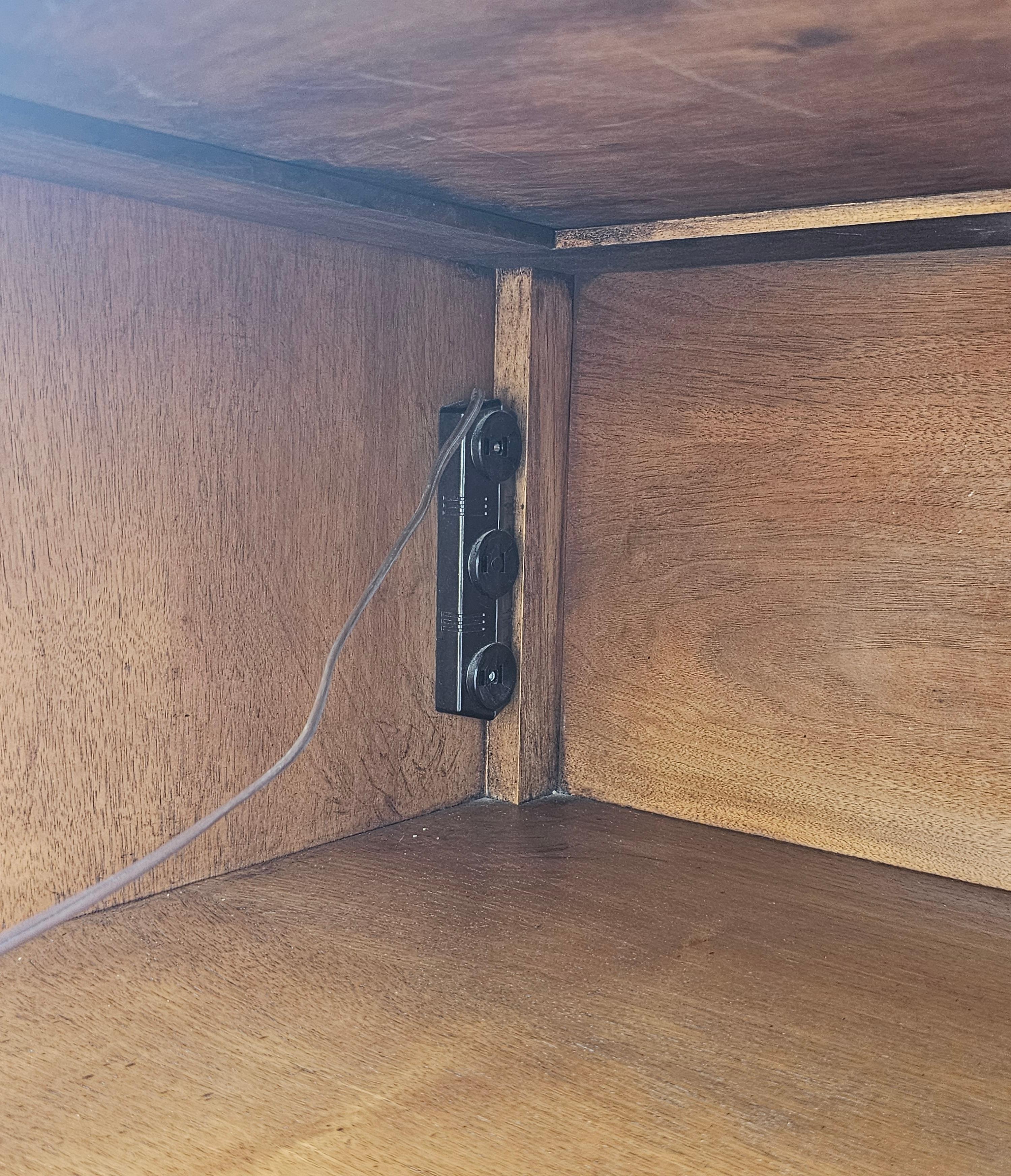 Paire de tables d'appoint à un tiroir en noyer du milieu du siècle Henredon Folio One en vente 8