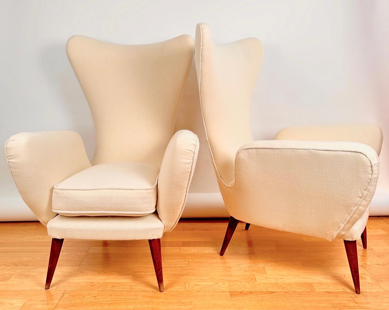 A pair of high back Italian 1960 armchairs designed by Emilia Sala and Giorgio Madini.Newly upholstered in Kvadrat wool.
Beautiful and extremely confortable.