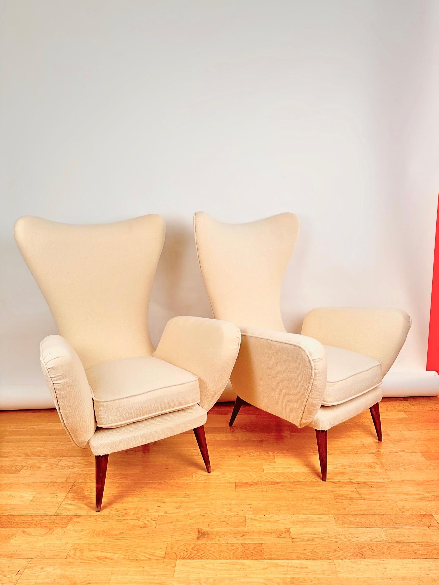 italien Paire de fauteuils à haut dossier du milieu du siècle dernier par E. Sala et G.Madini.Kvadrat Fabric. en vente