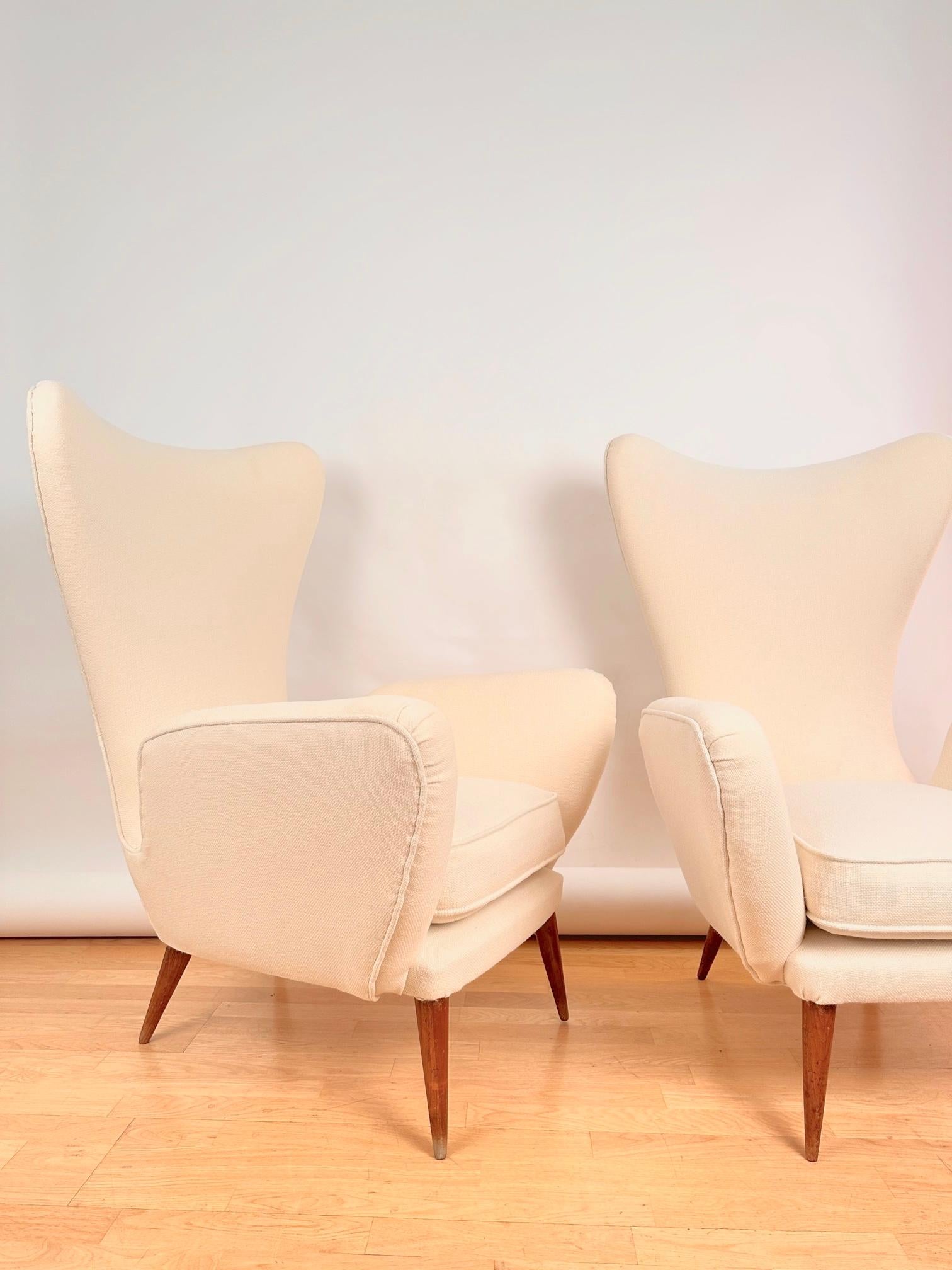 Paire de fauteuils à haut dossier du milieu du siècle dernier par E. Sala et G.Madini.Kvadrat Fabric. Bon état - En vente à Madrid, ES