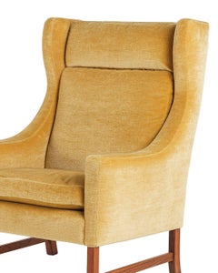 Paar Hochlehnsessel aus der Mitte des Jahrhunderts aus senfgelbem Mohair-Samt