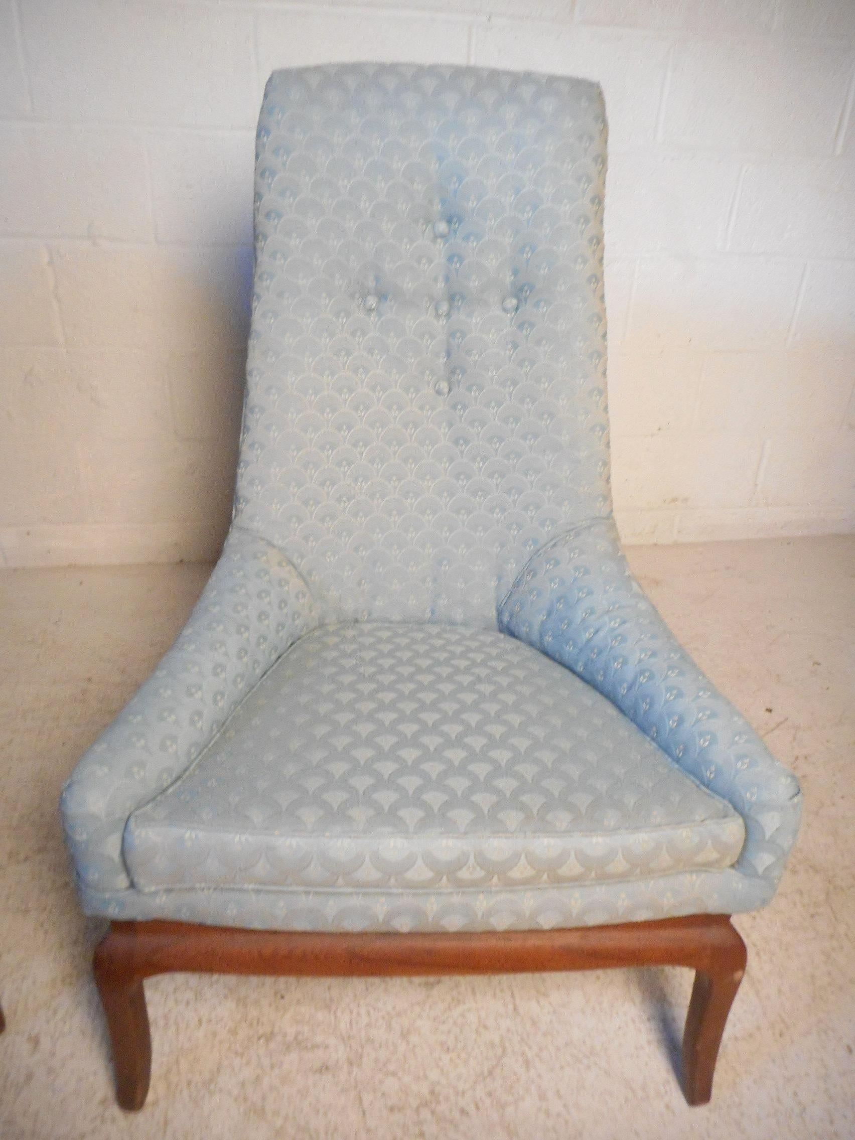 Bois Paire de chaises à haut dossier du milieu du siècle dernier d'après Pearsall en vente