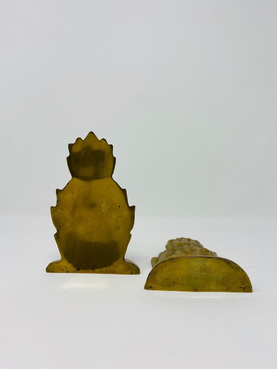 20th Century Pair of Mid Century Hollywood Regency Brass Pineapple Bookends For Sale