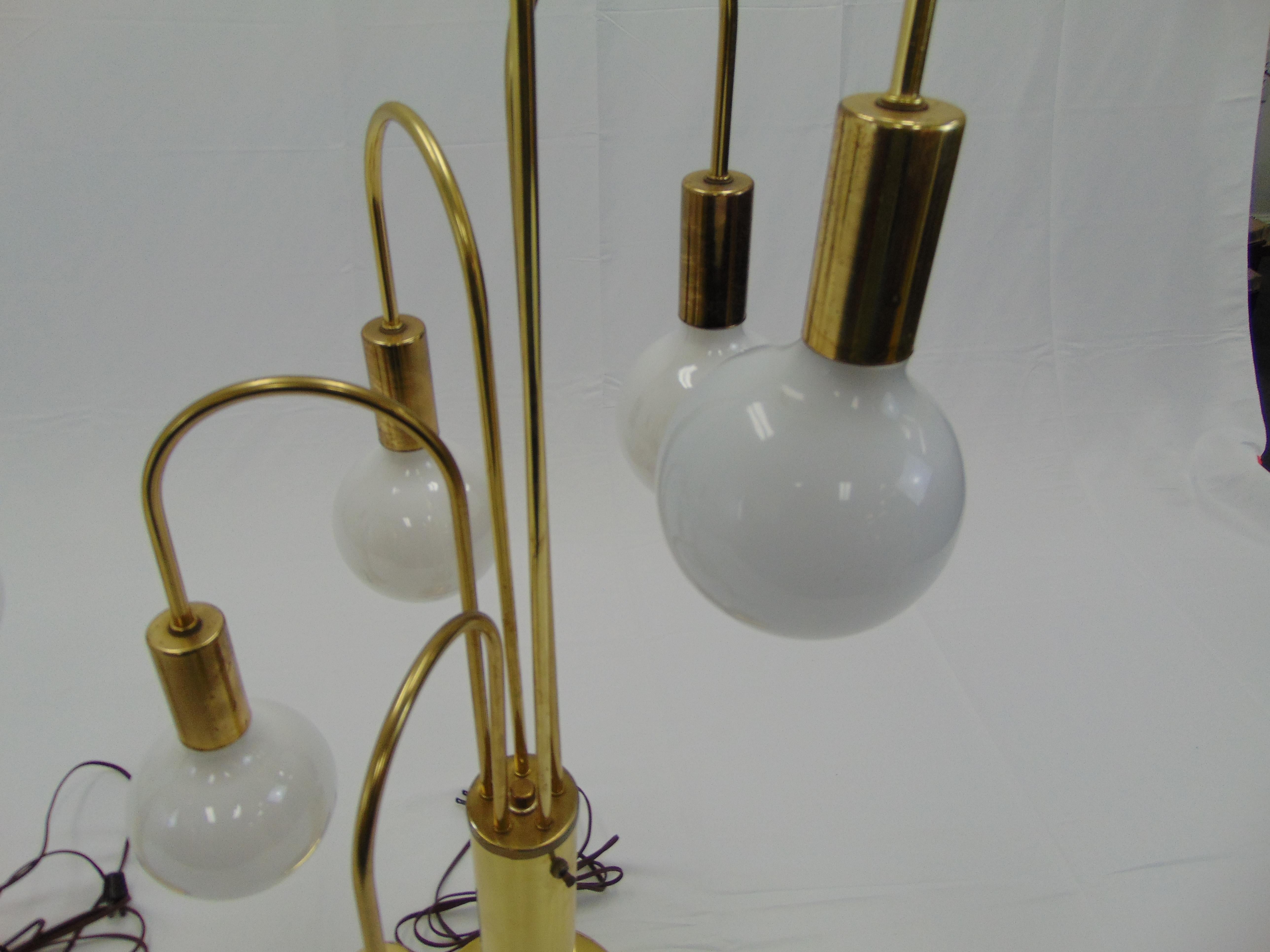 Pair of Midcentury Hollywood Regency Brass Waterfall Table Lamps For Sale 6