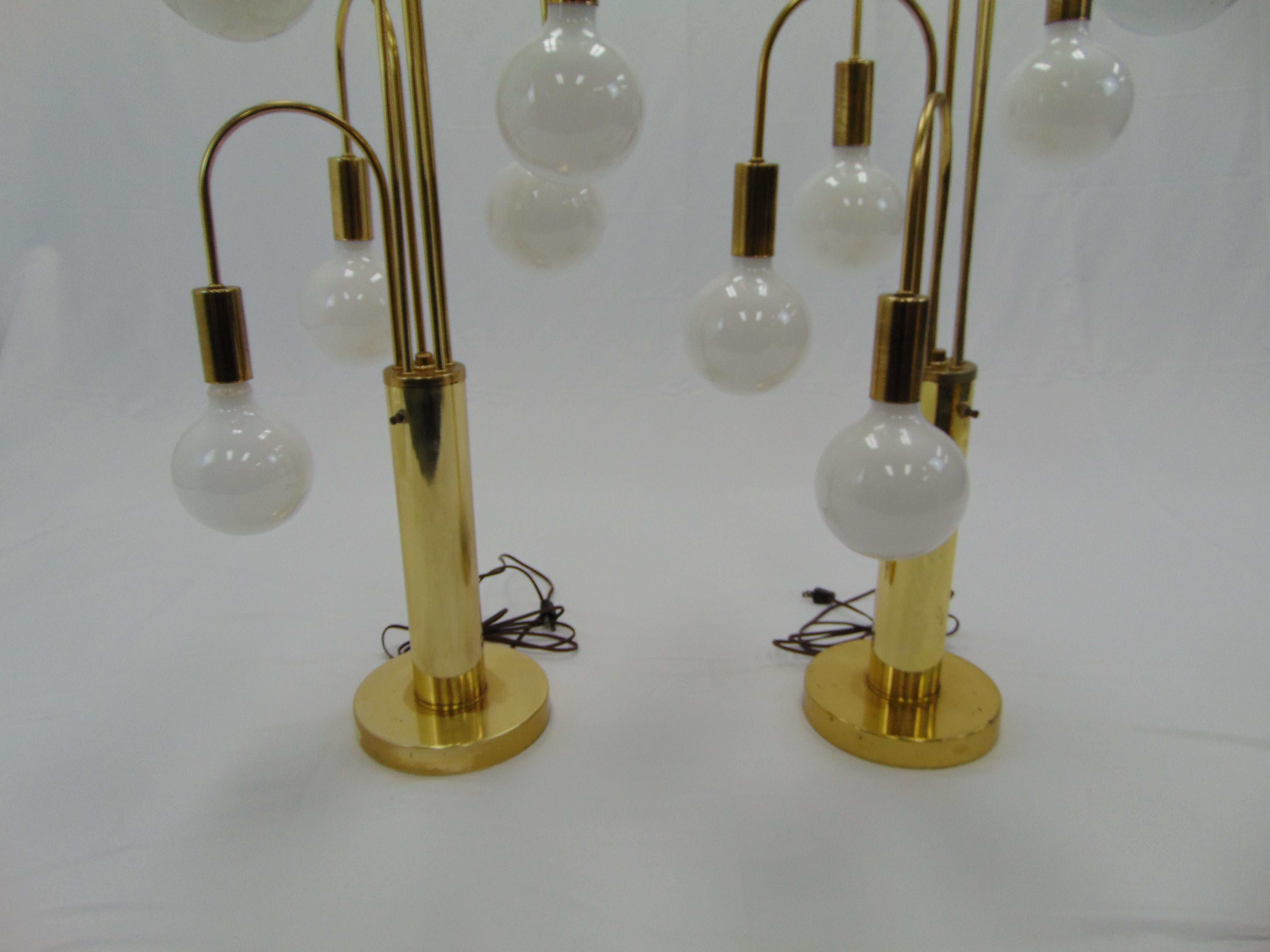 Pair of Midcentury Hollywood Regency Brass Waterfall Table Lamps For Sale 1