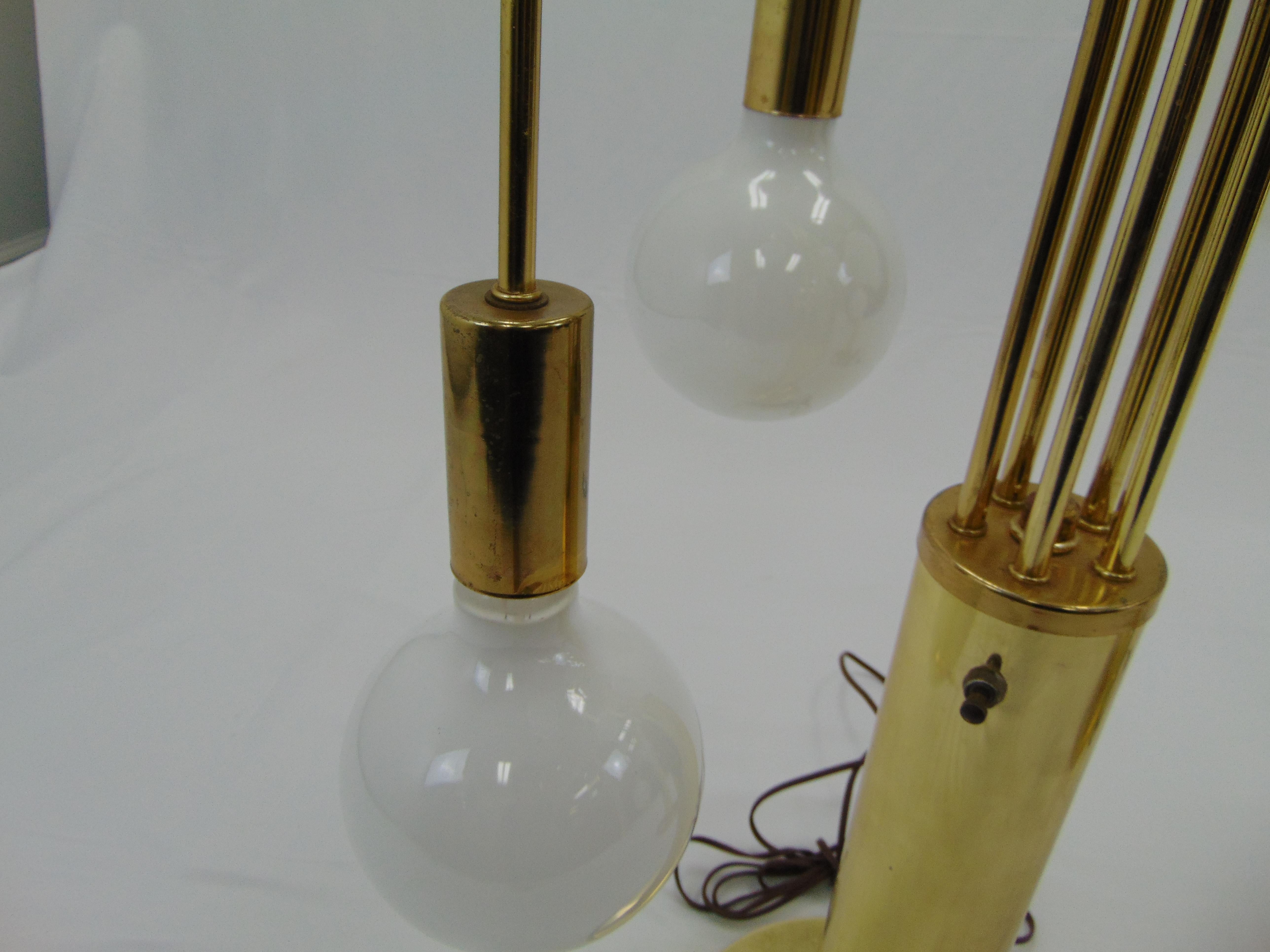 Pair of Midcentury Hollywood Regency Brass Waterfall Table Lamps For Sale 4