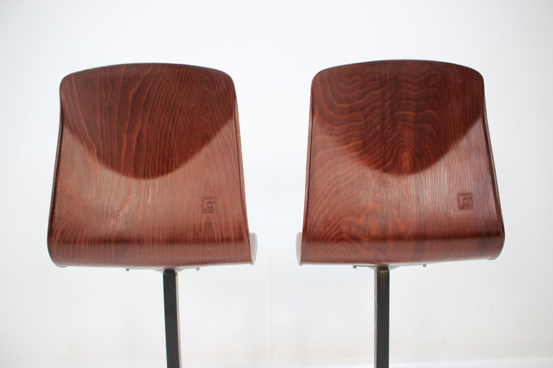 Paar Stühle im industriellen Stil der Jahrhundertmitte, Elmar Flötotto für Pagholz, 1970er Jahre (Ende des 20. Jahrhunderts) im Angebot