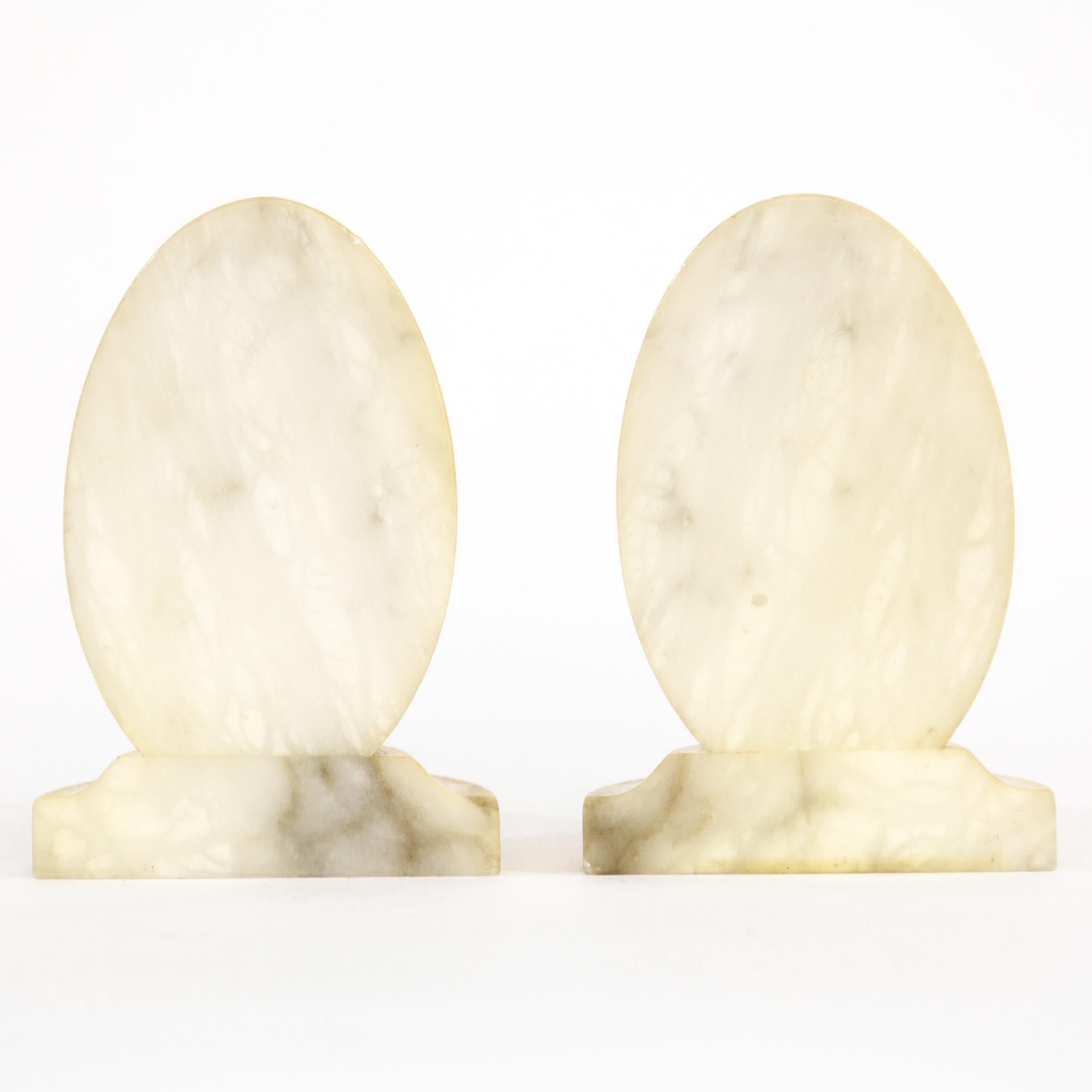 20th Century Pair of Mid-Century Italian Alabaster Off-White Egg-Shape Bookends