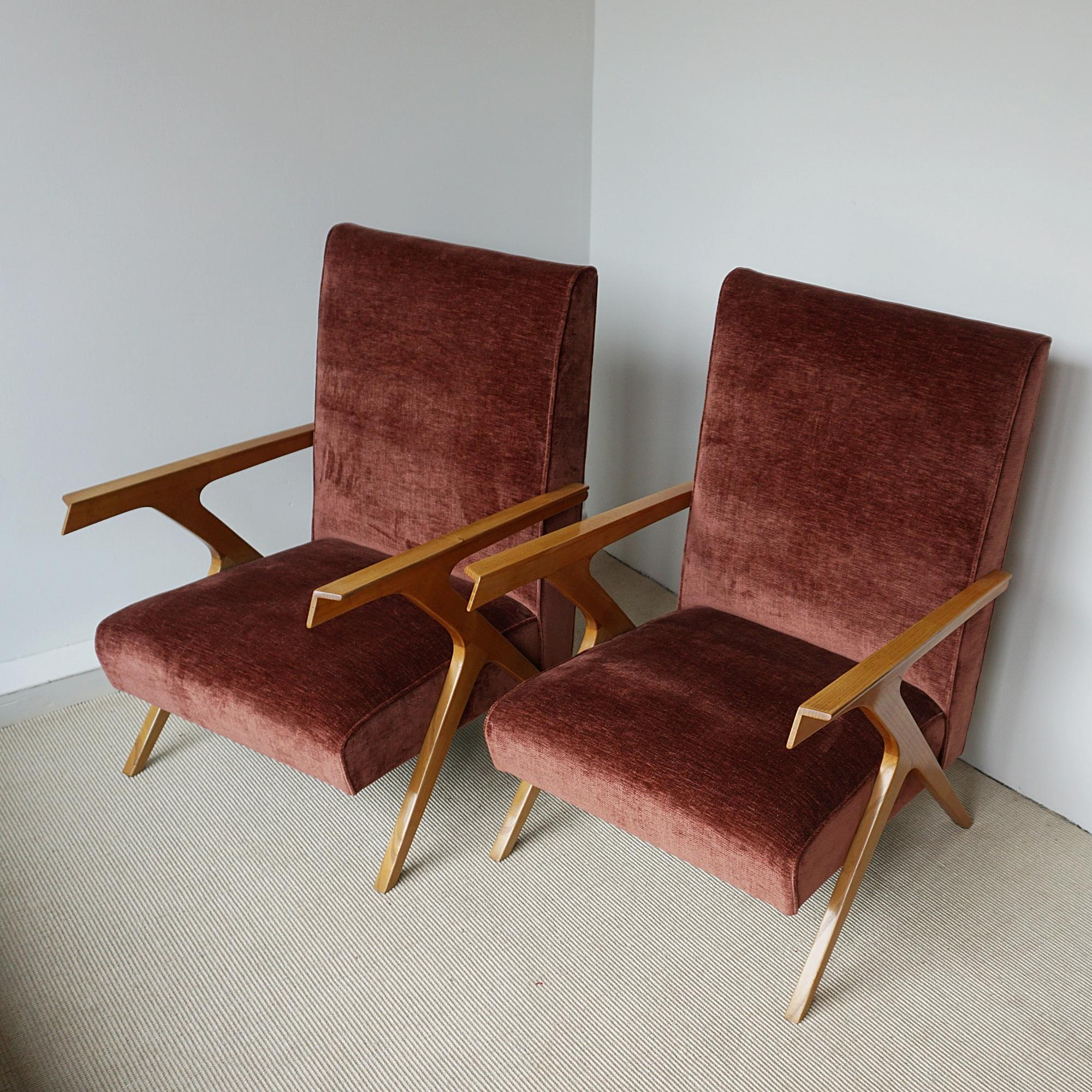 Pair of Mid-Century Italian Armchairs Attributed to Antonio Gorgone In Excellent Condition For Sale In Forest Row, East Sussex