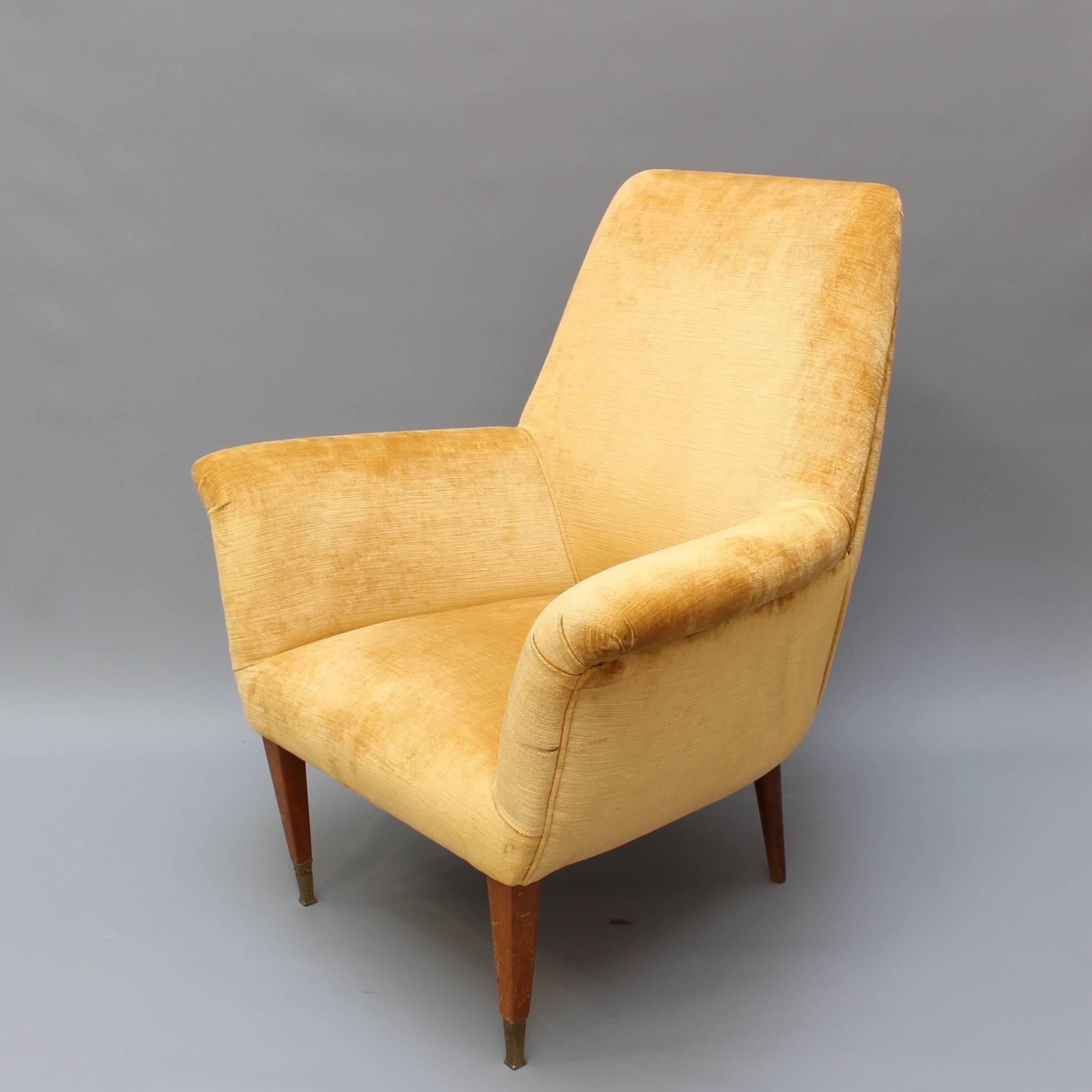 Mid-20th Century Pair of Mid-Century Italian Armchairs in Golden Velvet, circa 1950s