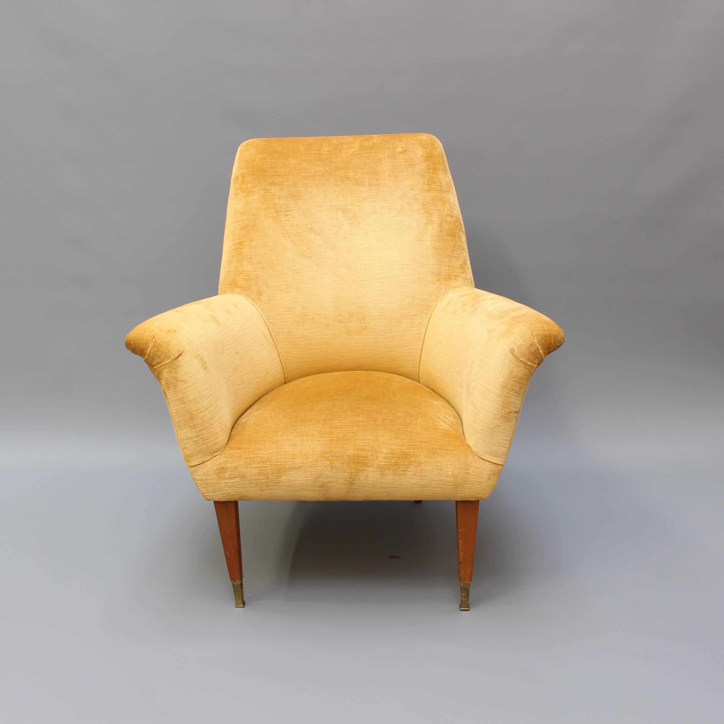 Pair of Mid-Century Italian Armchairs in Golden Velvet, circa 1950s 4