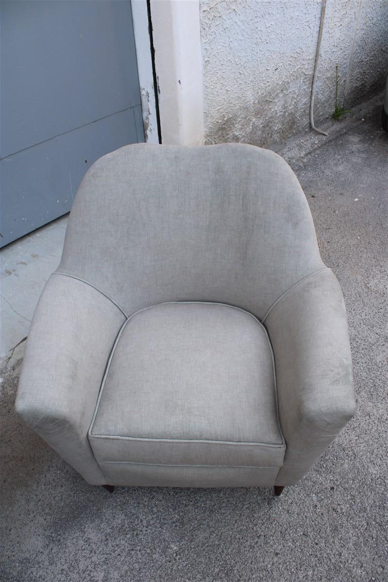 Paire de fauteuils italiens du milieu du siècle dernier en velours gris de style Ico Parisi en vente 5