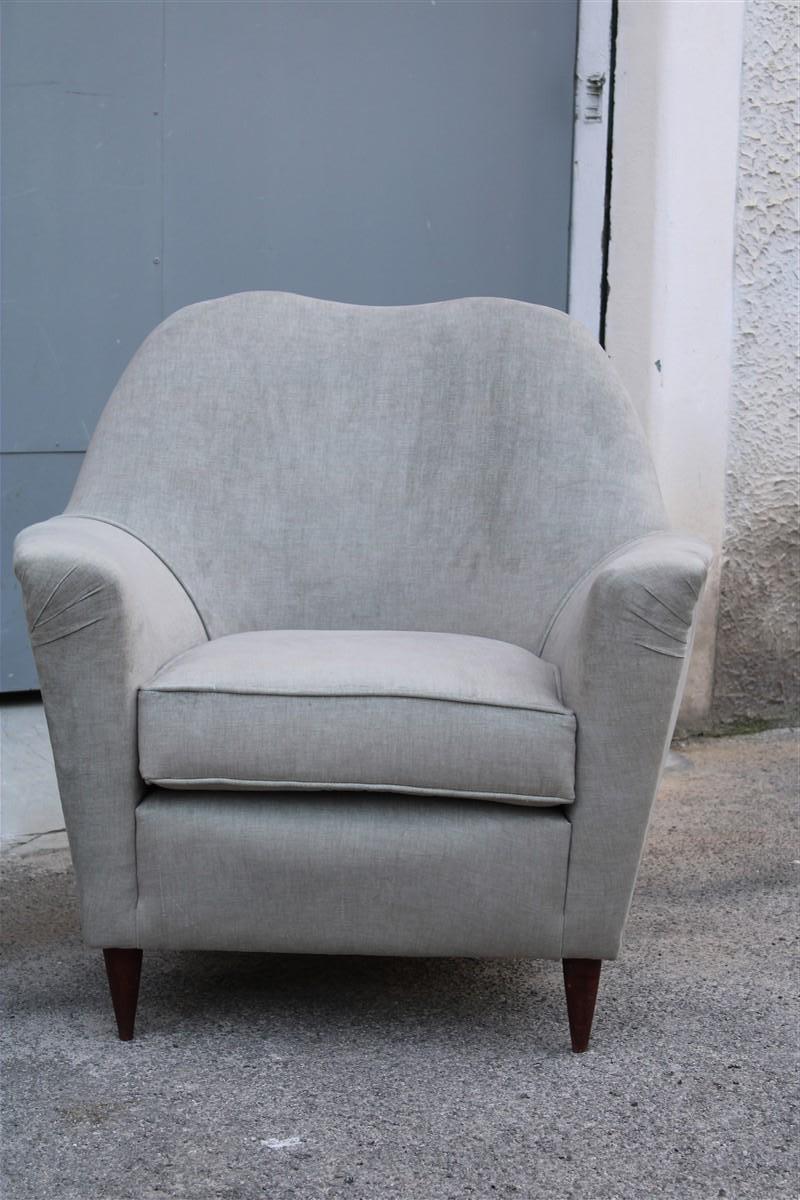 Paire de fauteuils italiens du milieu du siècle dernier en velours gris de style Ico Parisi en vente 11