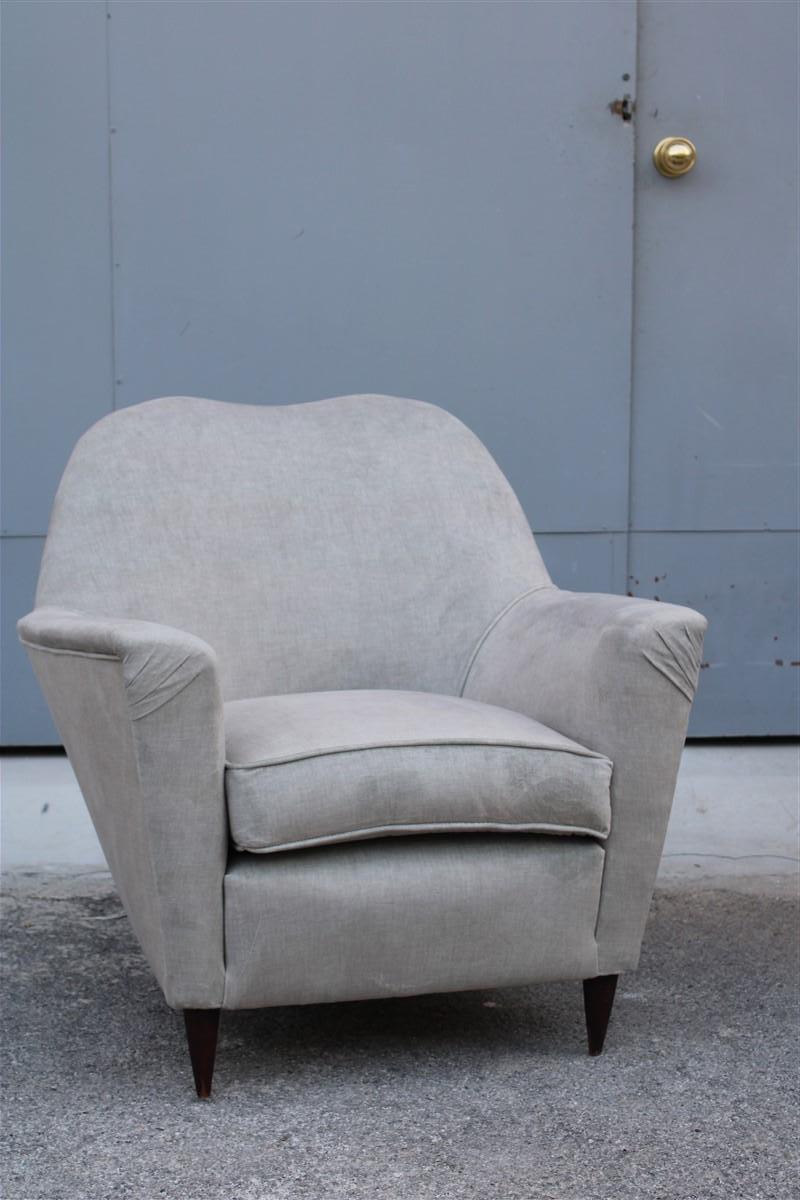 Paire de fauteuils italiens du milieu du siècle dernier en velours gris de style Ico Parisi en vente 12