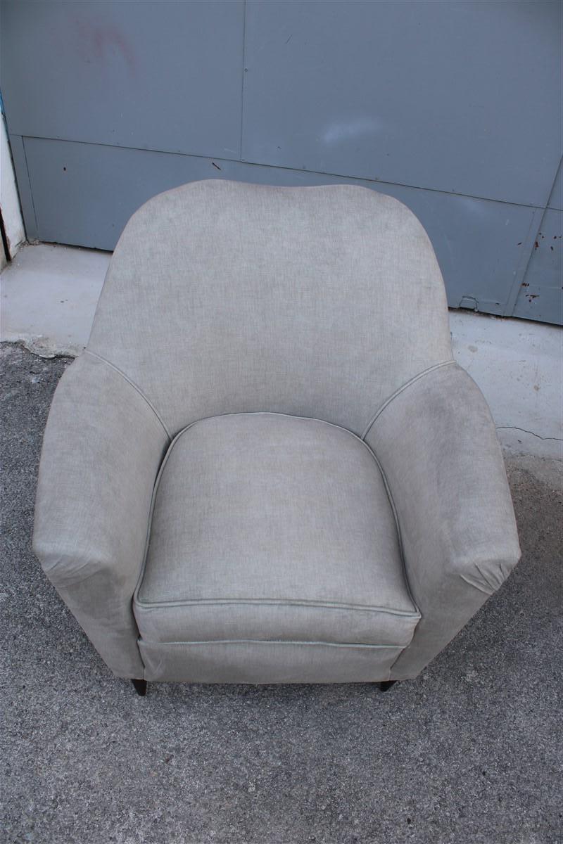 Paire de fauteuils italiens du milieu du siècle dernier en velours gris de style Ico Parisi en vente 13