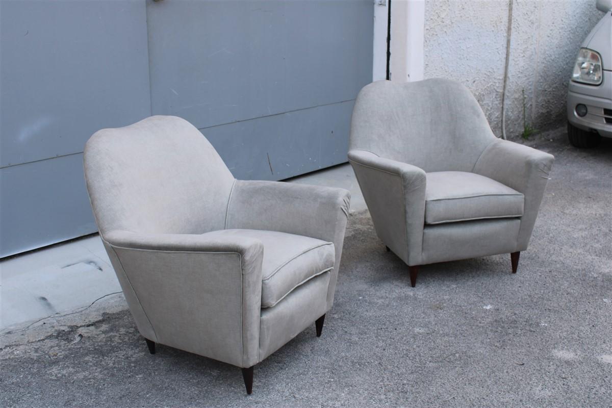 Paire de fauteuils italiens du milieu du siècle dernier en velours gris de style Ico Parisi en vente 14