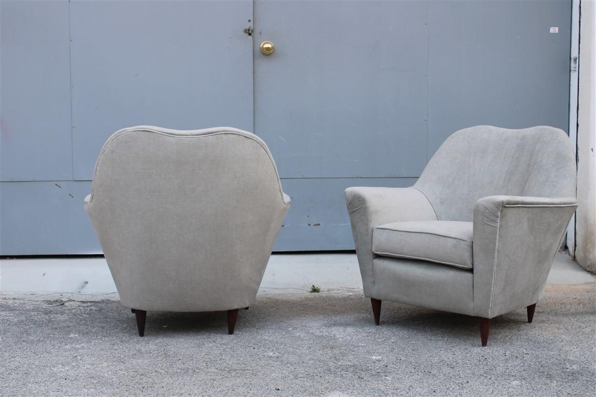 Paire de fauteuils italiens du milieu du siècle dernier en velours gris de style Ico Parisi en vente 1