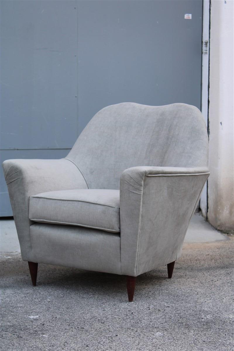 Paire de fauteuils italiens du milieu du siècle dernier en velours gris de style Ico Parisi en vente 2