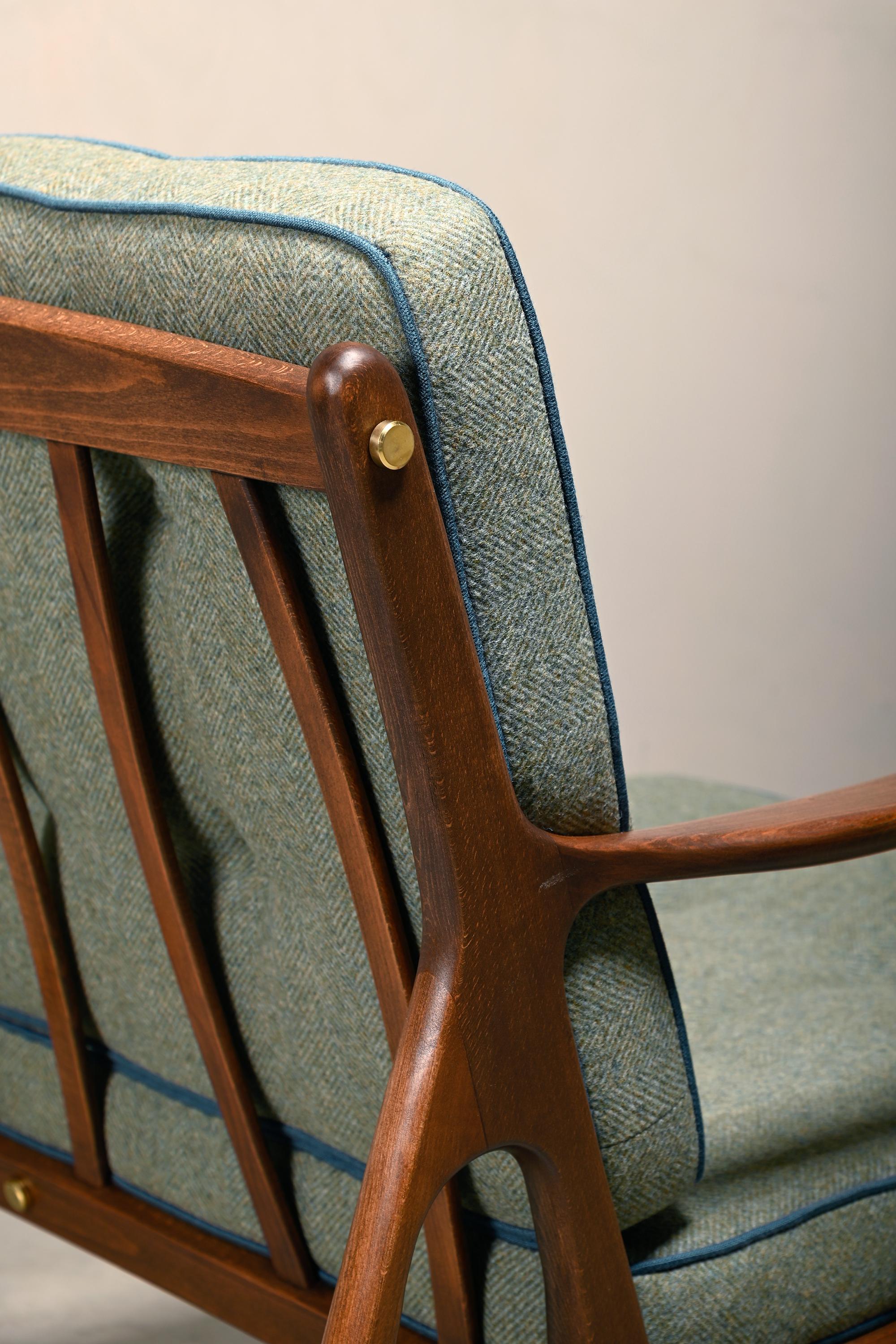 Paire de fauteuils italiens du milieu du siècle en hêtre teinté et coussins verts 8