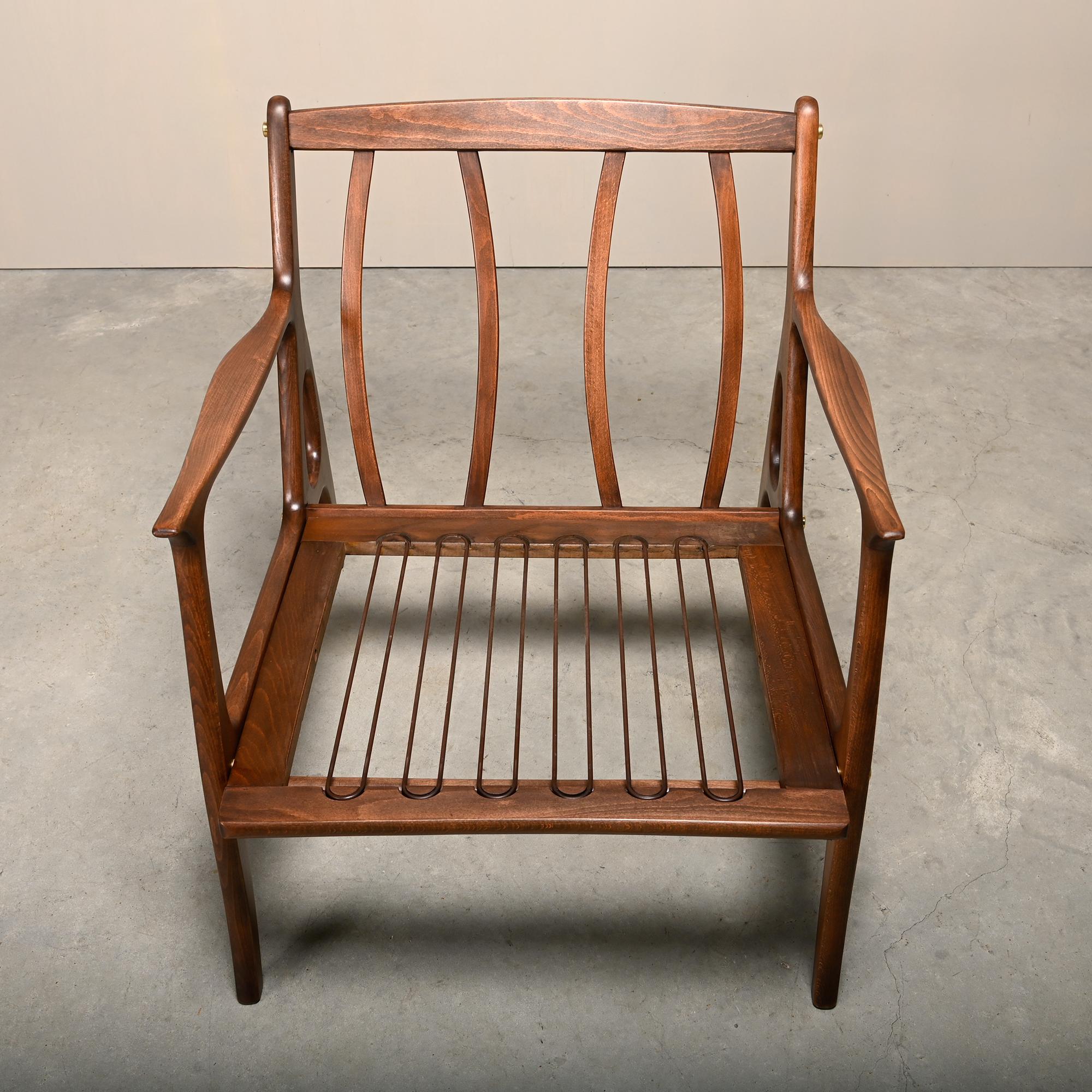 Paire de fauteuils italiens du milieu du siècle en hêtre teinté et coussins verts 9