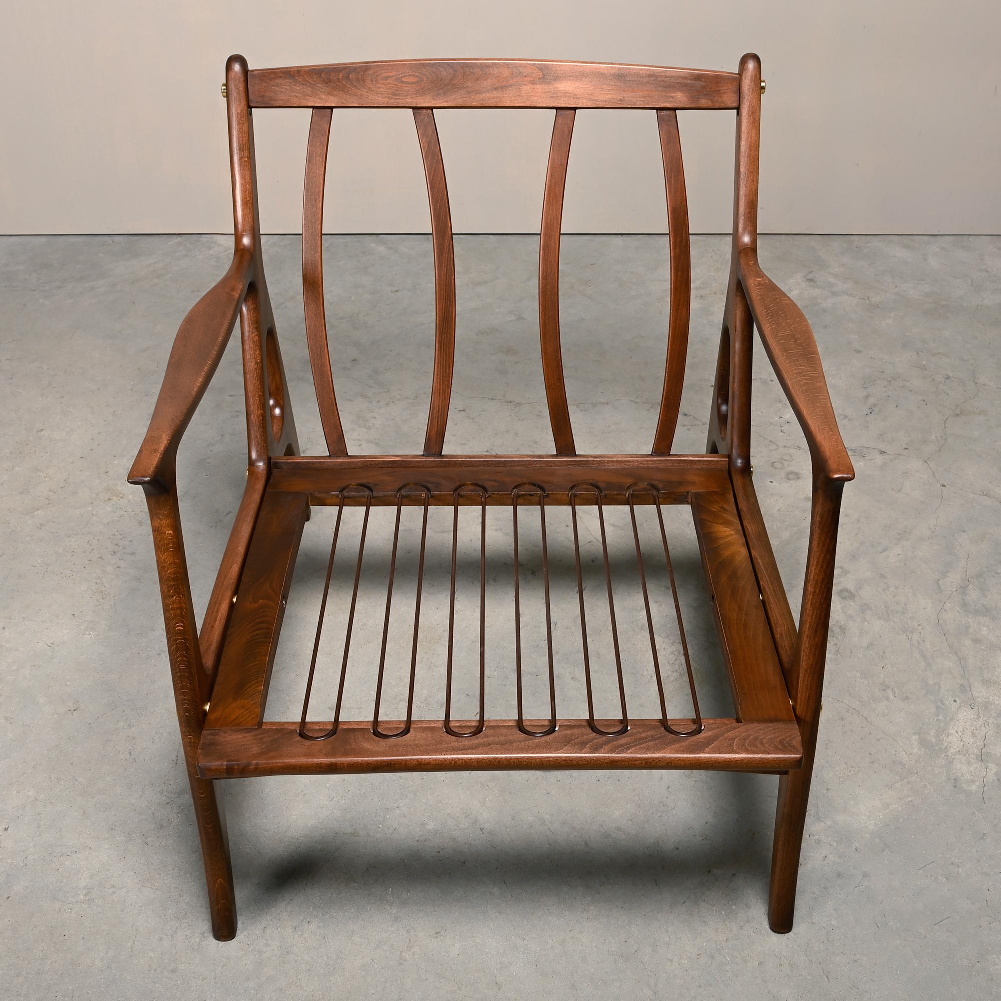 Paire de fauteuils italiens du milieu du siècle en hêtre teinté et coussins verts 14