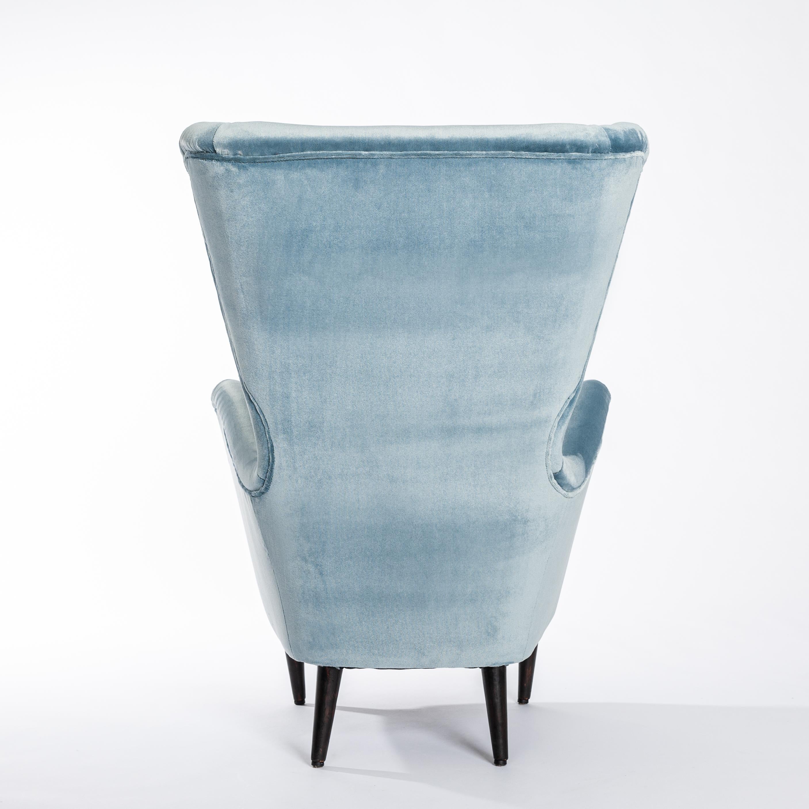 Pair of Mid-Century Italian Armchairs in Turquoise-Acqua Velvet by ISA, Bergamo For Sale 3