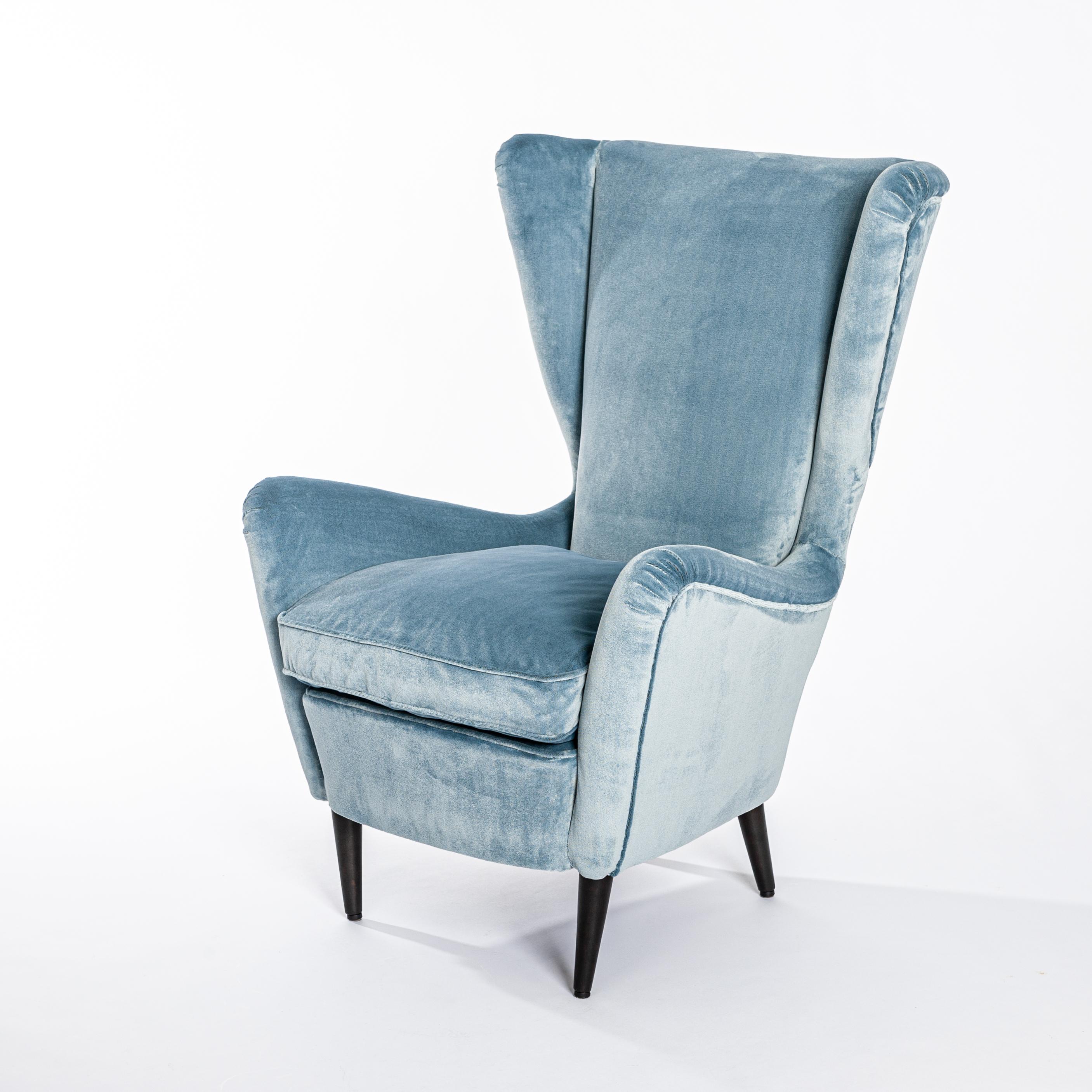 Pair of Mid-Century Italian Armchairs in Turquoise-Acqua Velvet by ISA, Bergamo For Sale 4