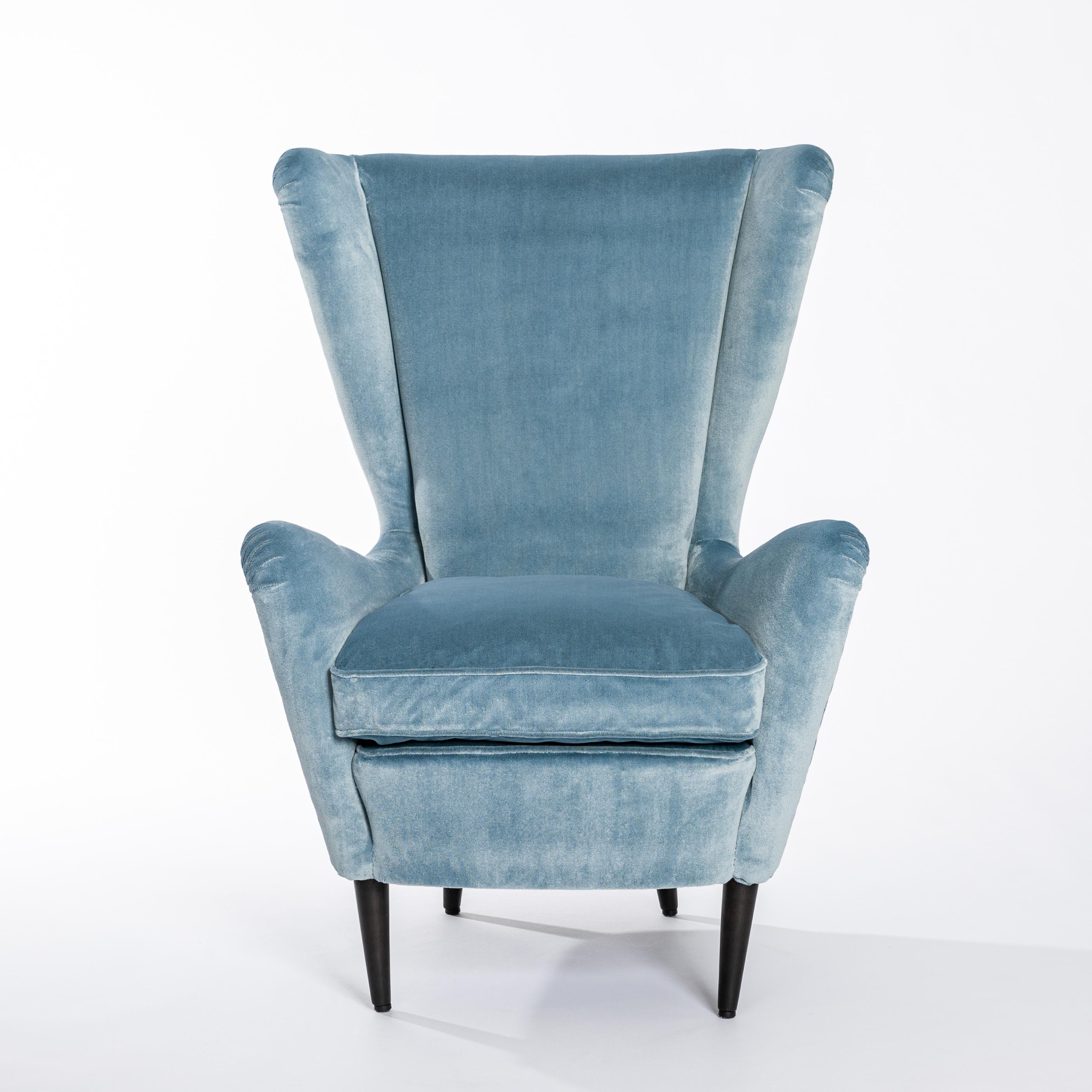 Pair of Mid-Century Italian Armchairs in Turquoise-Acqua Velvet by ISA, Bergamo For Sale 1