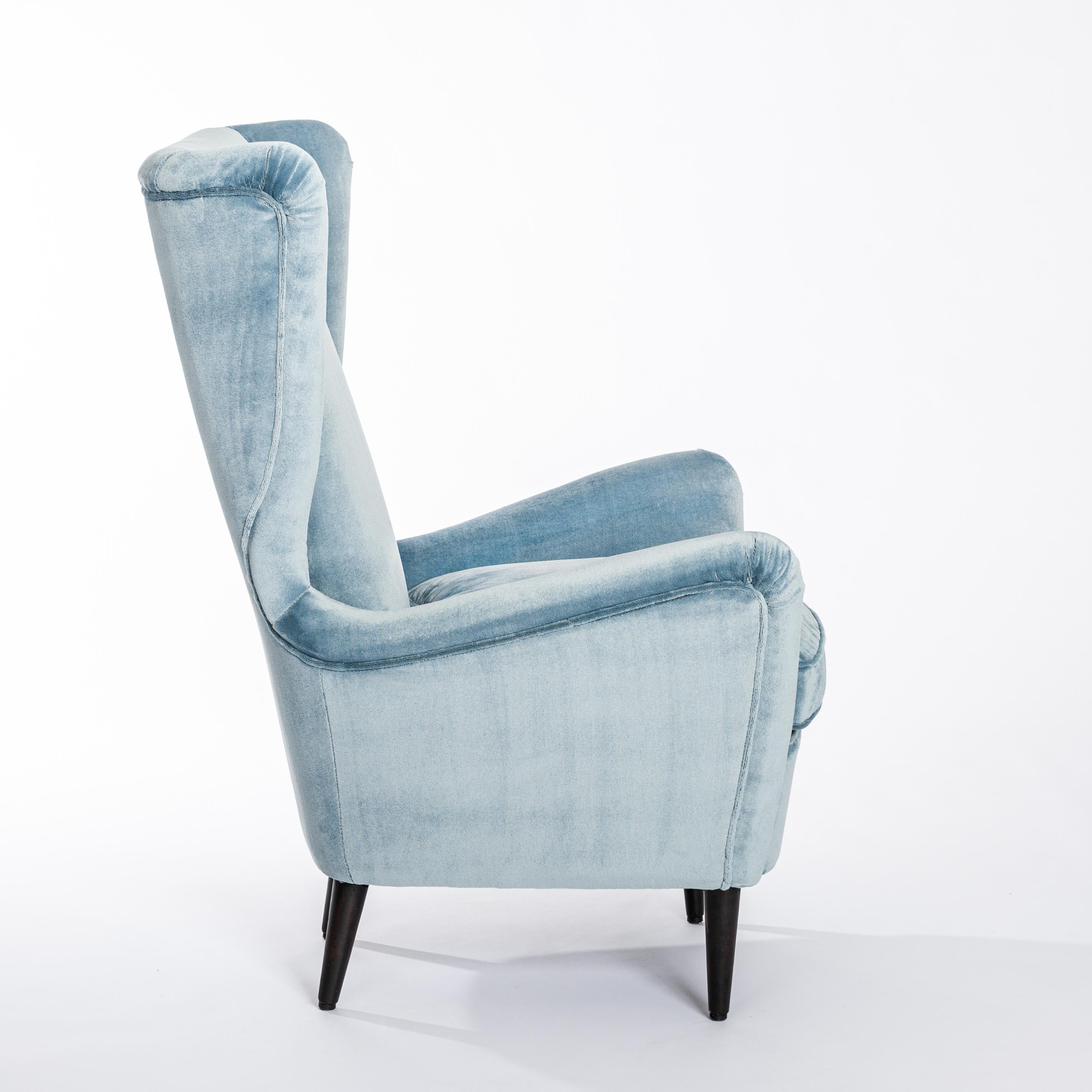 Pair of Mid-Century Italian Armchairs in Turquoise-Acqua Velvet by ISA, Bergamo For Sale 2