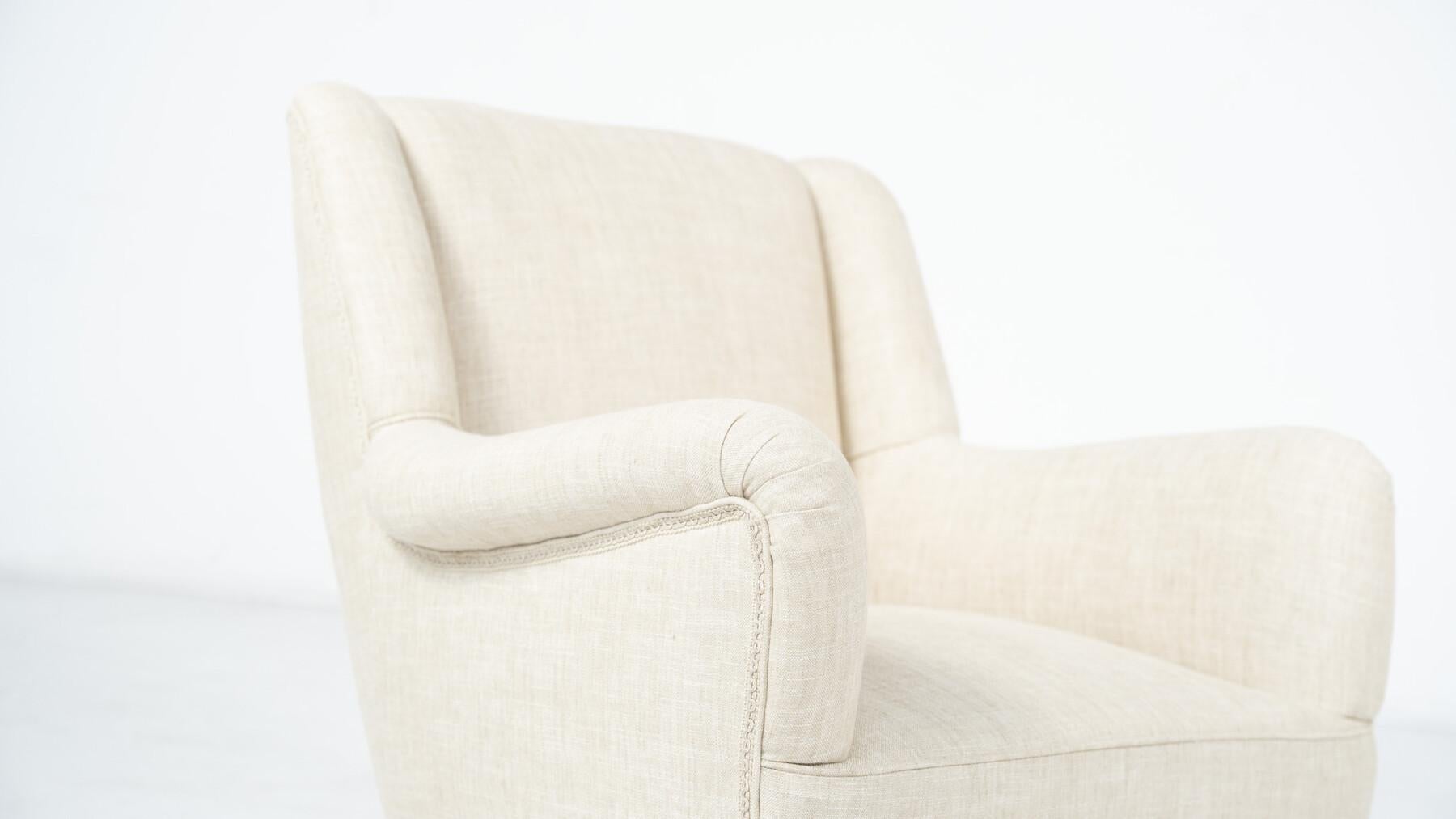 Paire de fauteuils italiens du milieu du siècle dernier, Italie, années 1960, nouvelle tapisserie en vente 1
