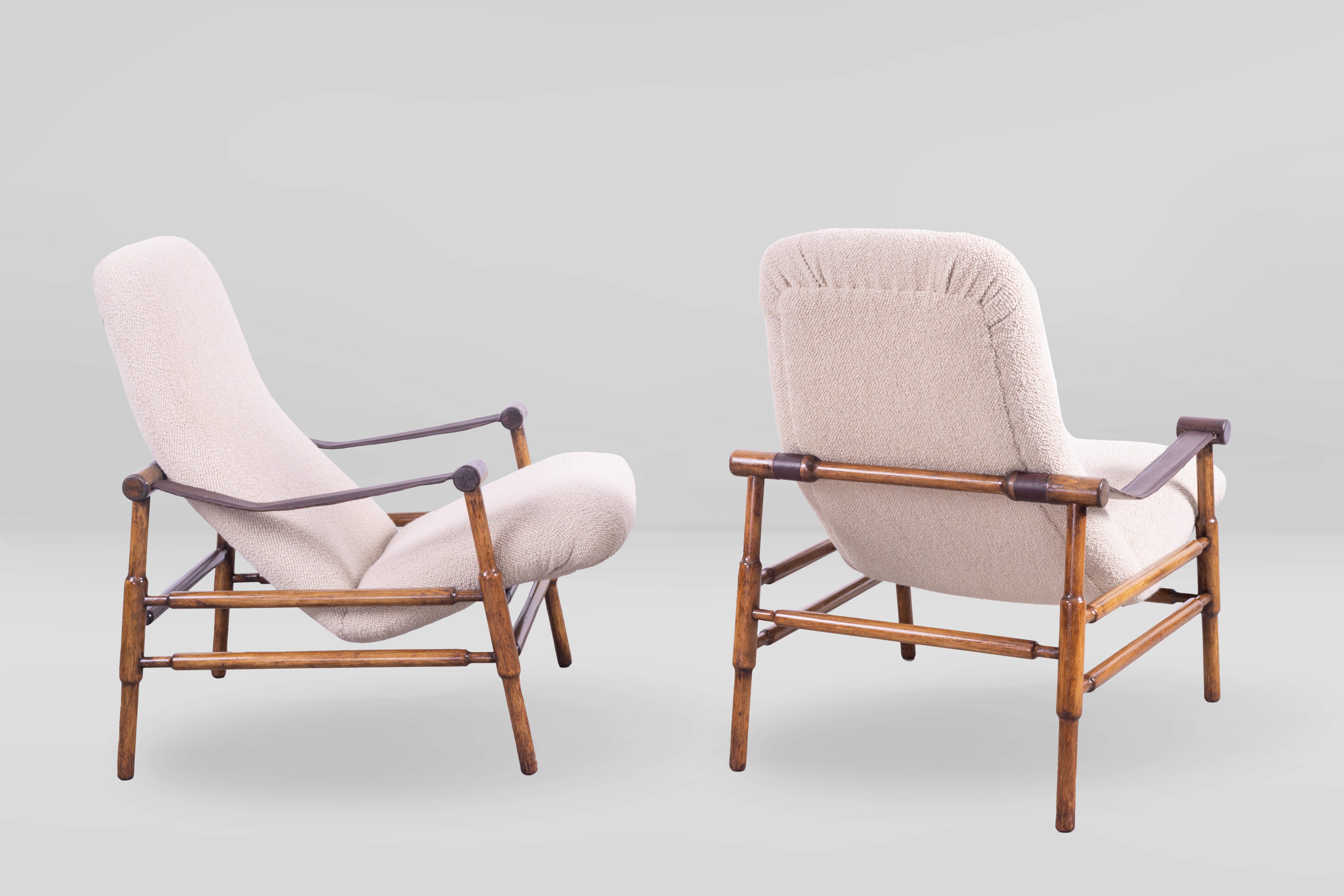 Pair of armchairs, Italy 60s, structure in walnut wood, armrests in iron foil covered in leather, reupholstered in beige Larson wool boucle' (Margo).