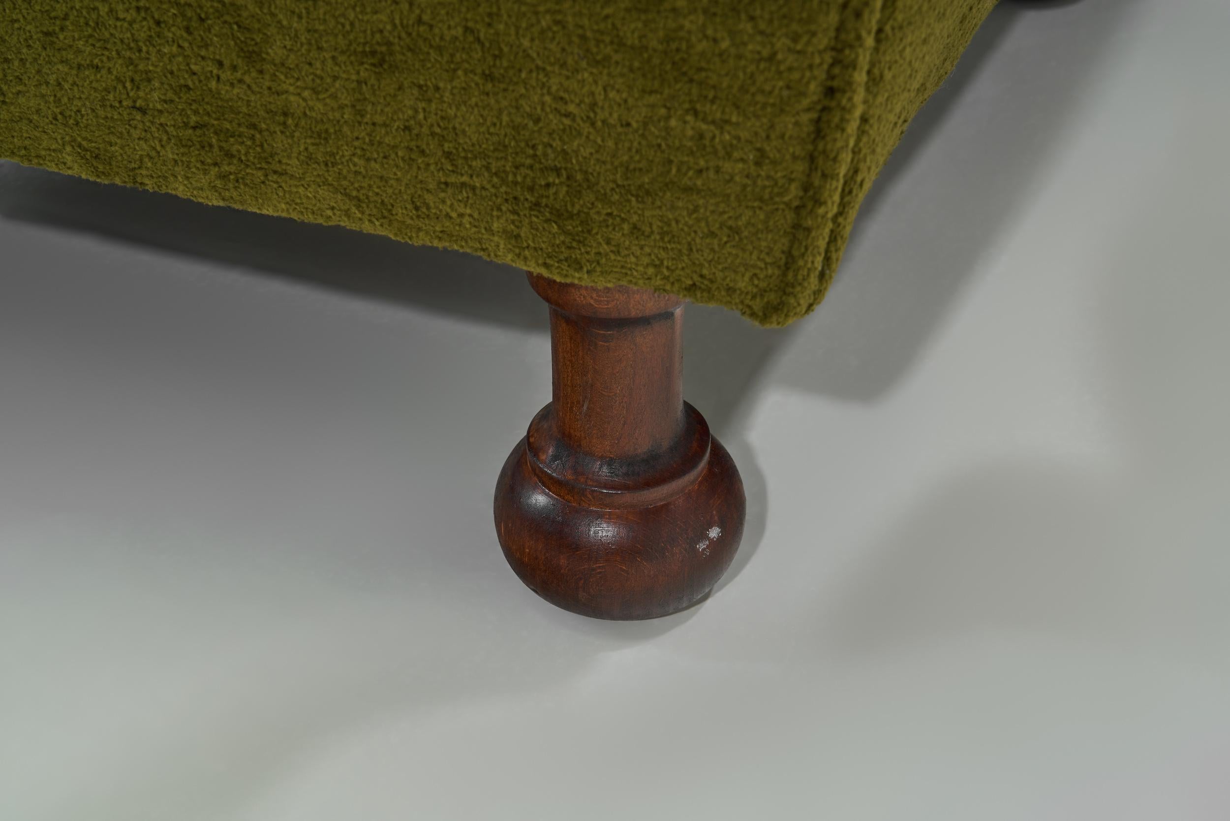 Coppia di poltrone italiane di metà secolo con piedi a conchiglia in legno, Italia 1950 in vendita 9