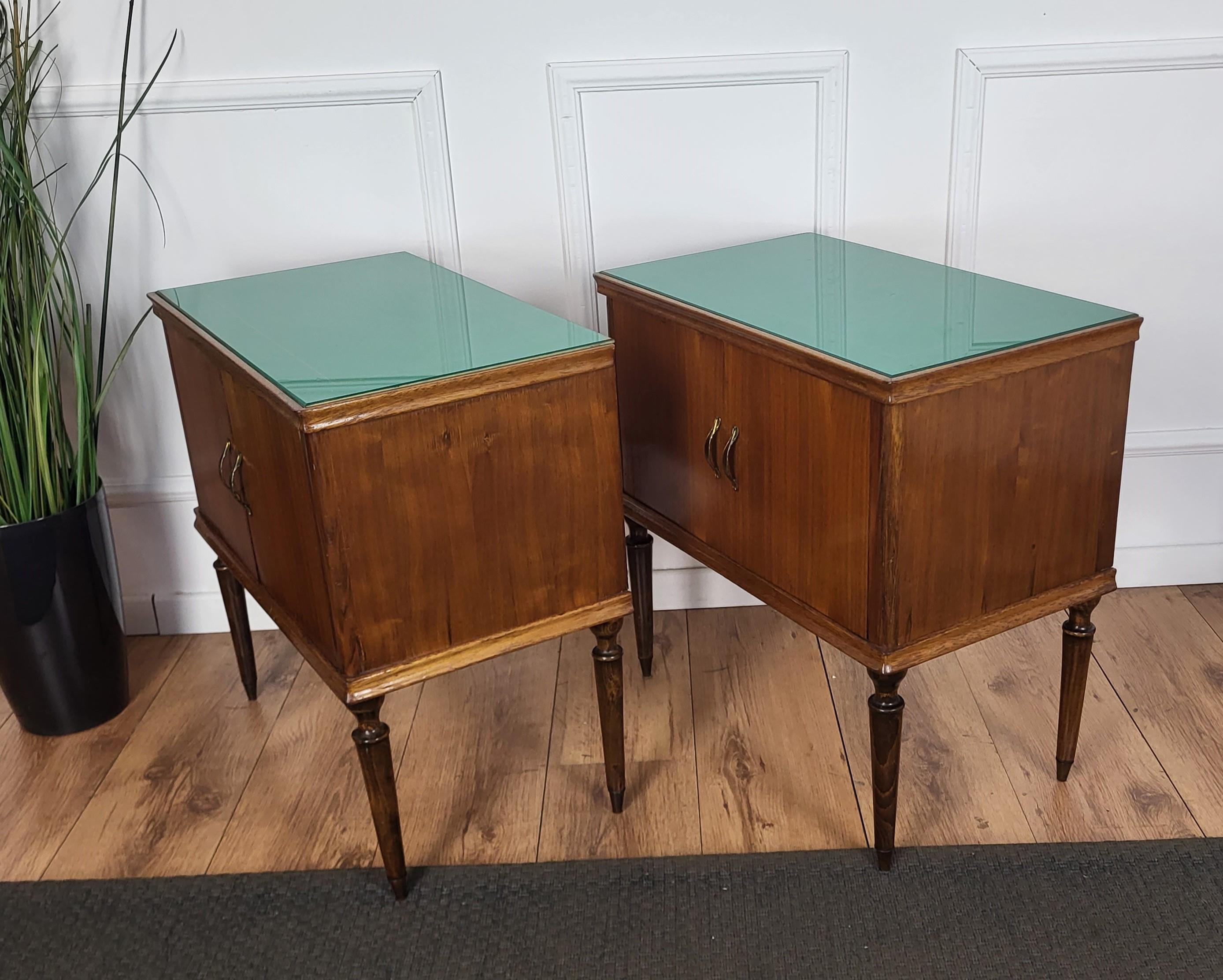 Pair of Mid-Century Italian Art Deco Nightstands Bedside Tables Walnut Glass Top For Sale 5