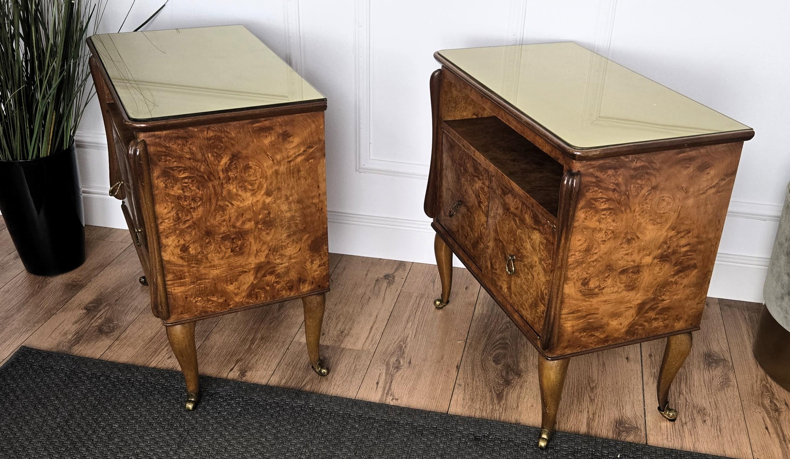 Pair of Mid-Century Italian Art Deco Nightstands Bedside Tables Walnut Glass Top For Sale 5