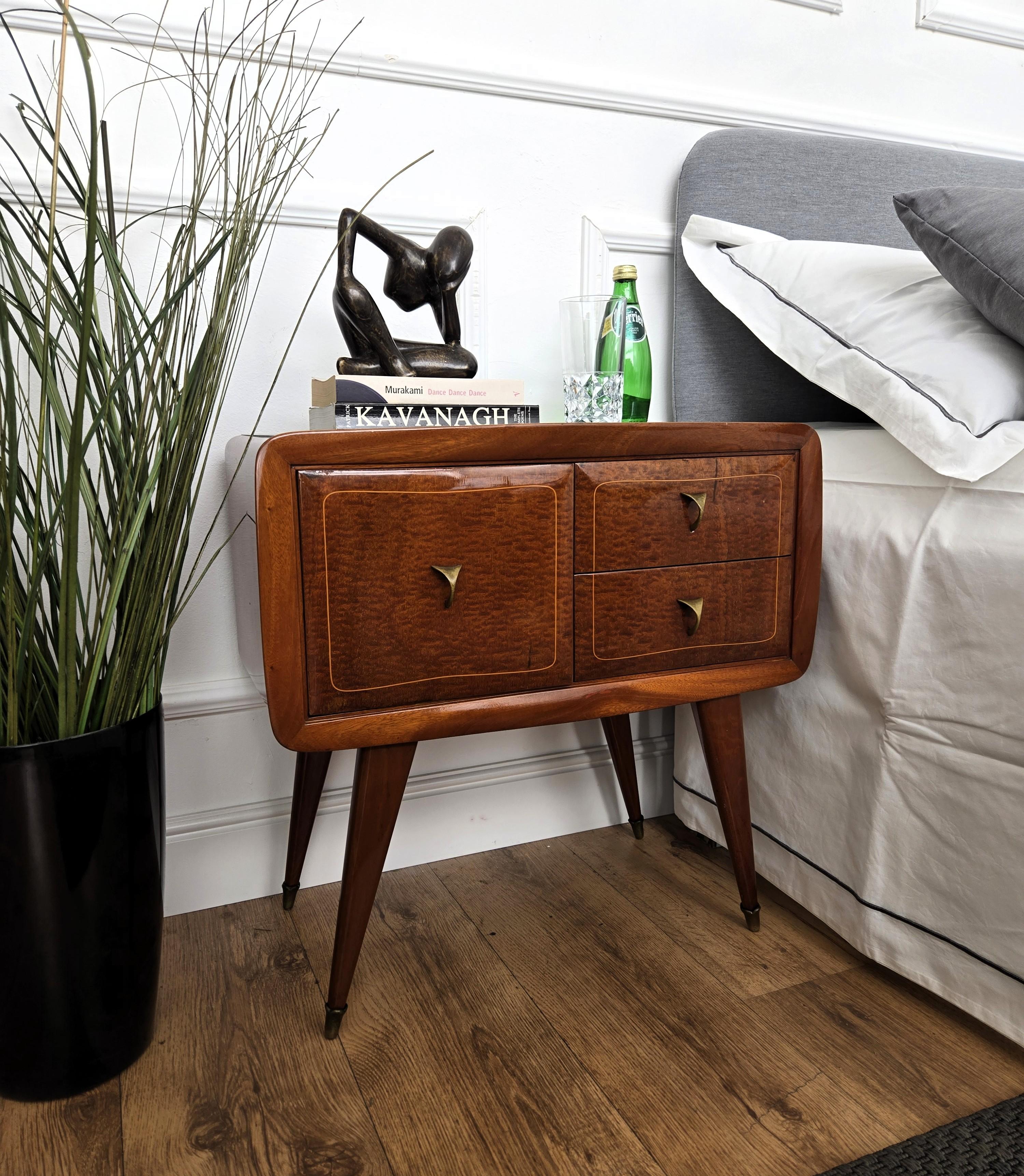 Very elegant and refined Italian 1950s Mid-Century Modern design, pair of bedside tables with double drawer and front door, blue glass top and beautiful wood veneer burl decors on the sides and doors highlighted by the brass details such as the 3