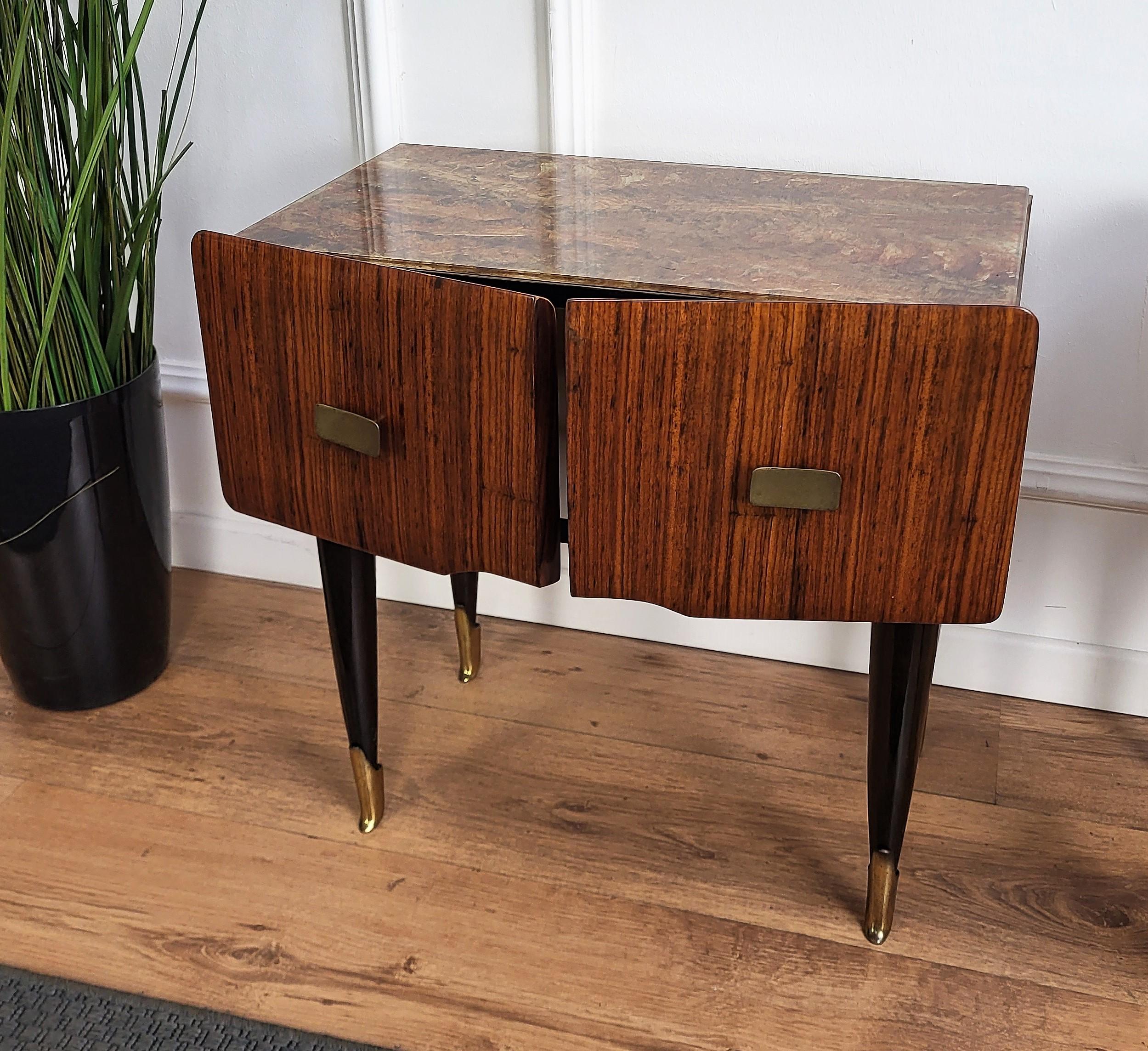 Pair of Mid-Century Italian Art Deco Nightstands Bedside Tables Walnut Glass Top In Good Condition In Carimate, Como