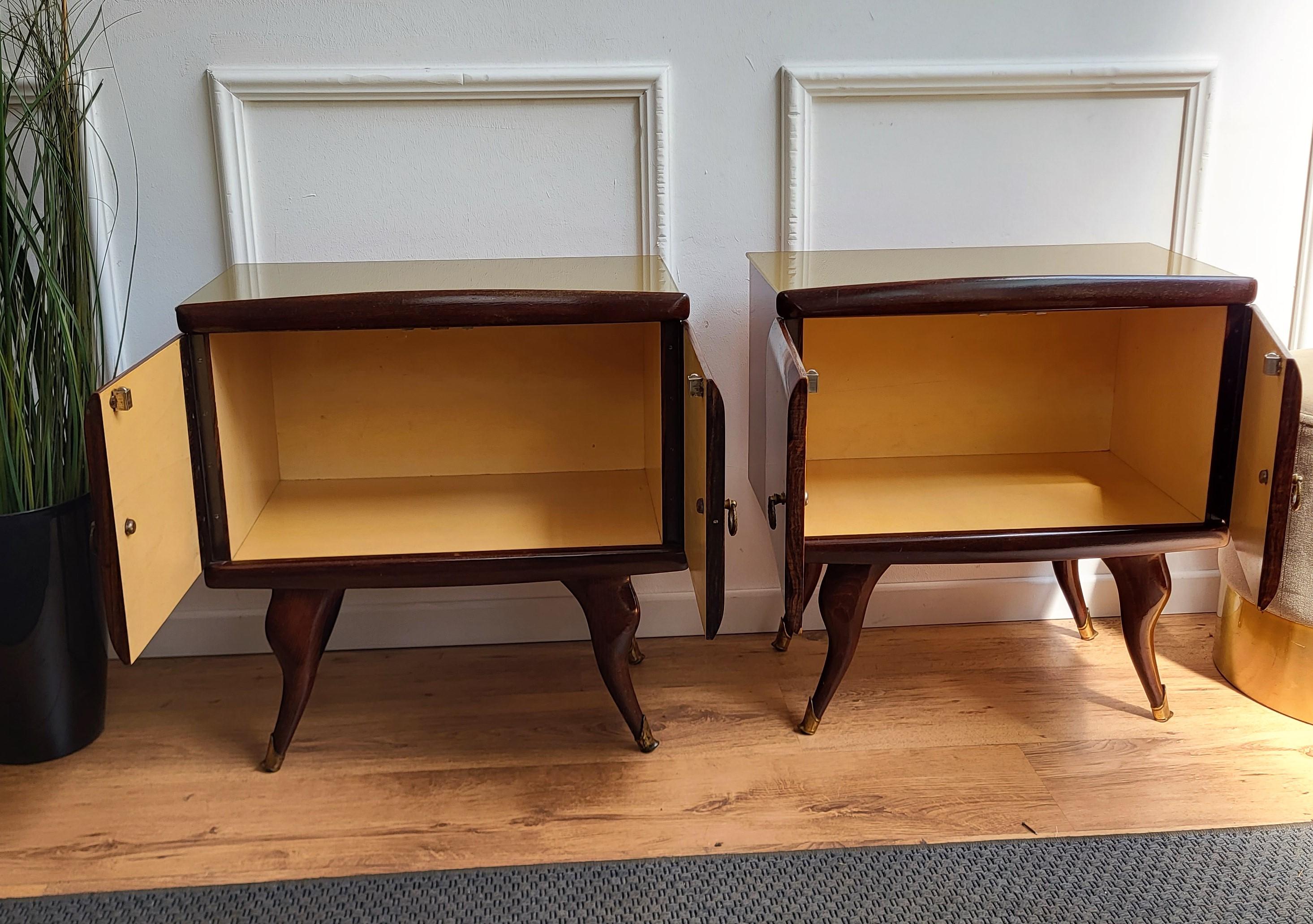Brass Pair of Midcentury Italian Art Deco Nightstands Bedside Tables Walnut Glass Top For Sale