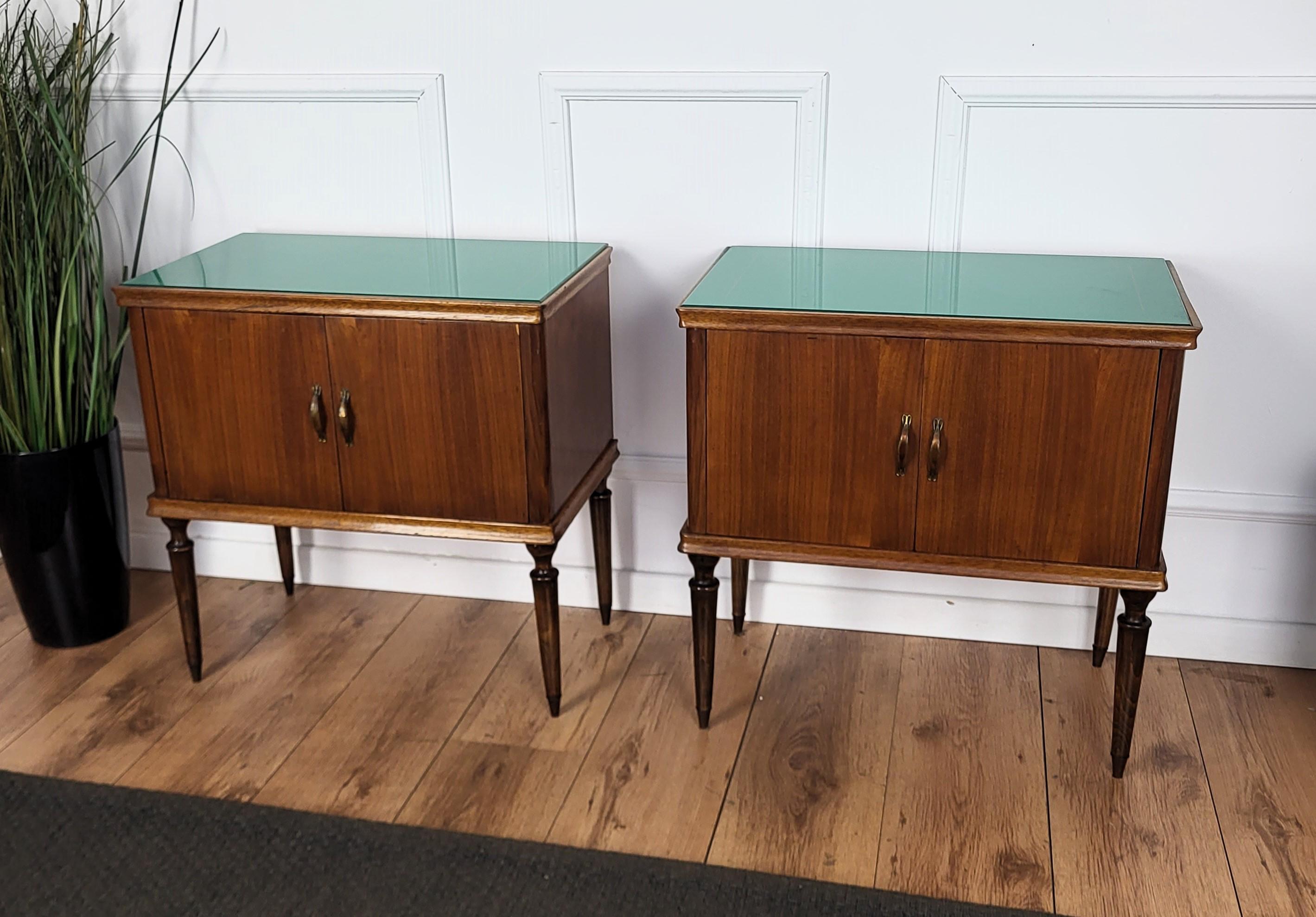 Brass Pair of Mid-Century Italian Art Deco Nightstands Bedside Tables Walnut Glass Top For Sale