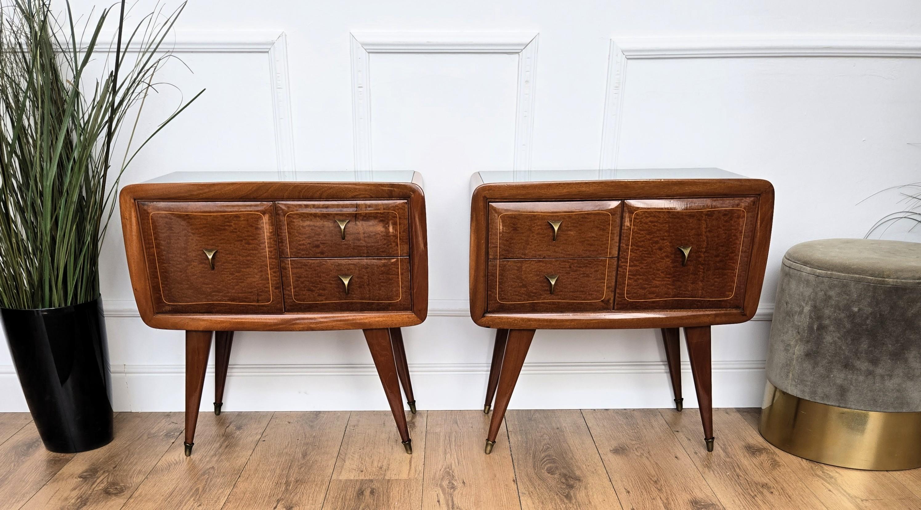 Brass Pair of Mid-Century Italian Art Deco Nightstands Bedside Tables Walnut Glass Top For Sale