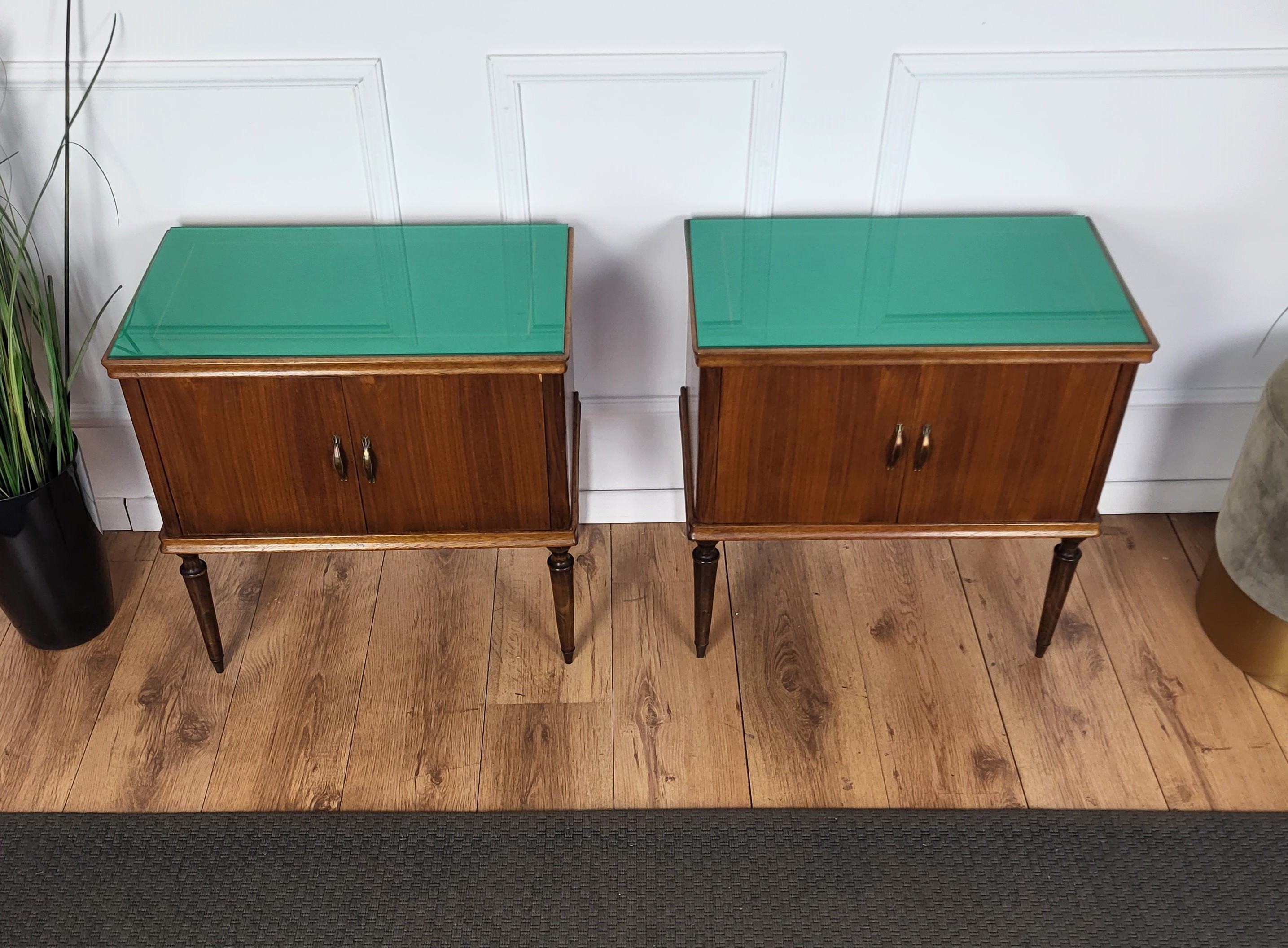 Pair of Mid-Century Italian Art Deco Nightstands Bedside Tables Walnut Glass Top For Sale 1