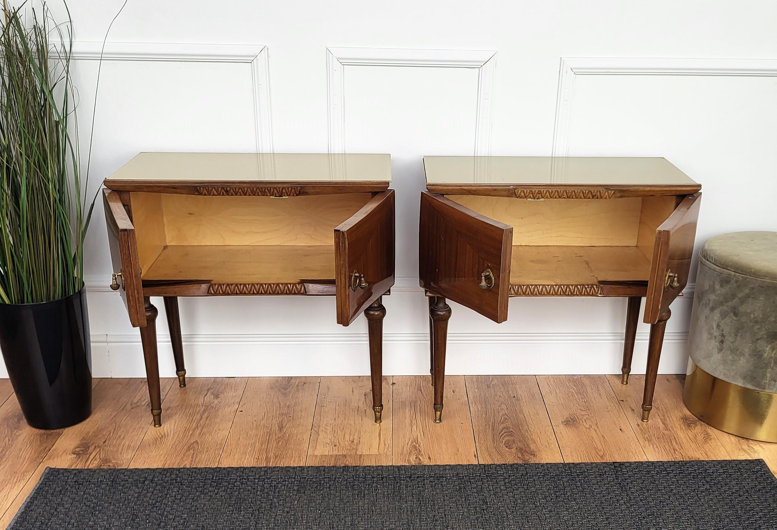 Brass Pair of Mid-Century Italian Art Deco Nightstands Bedside Tables Walnut Glass Top