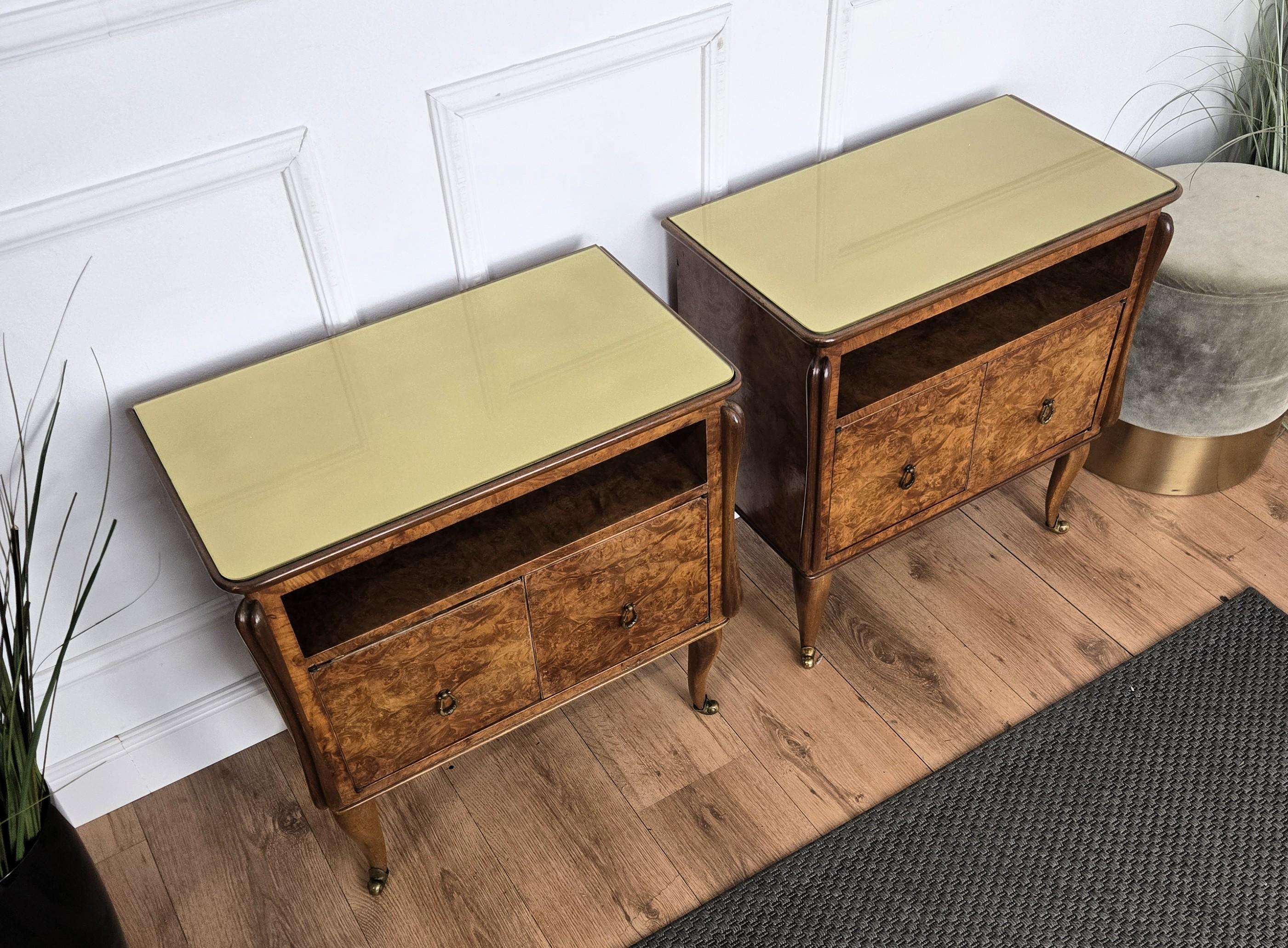 Pair of Mid-Century Italian Art Deco Nightstands Bedside Tables Walnut Glass Top For Sale 1