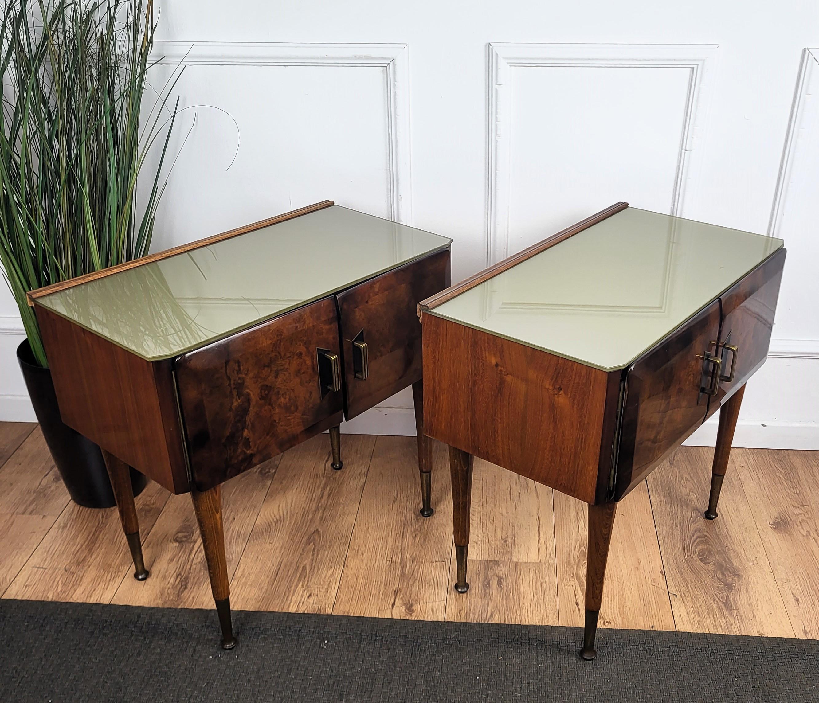 Pair of Mid-Century Italian Art Deco Nightstands Bedside Tables Walnut Glass Top For Sale 2