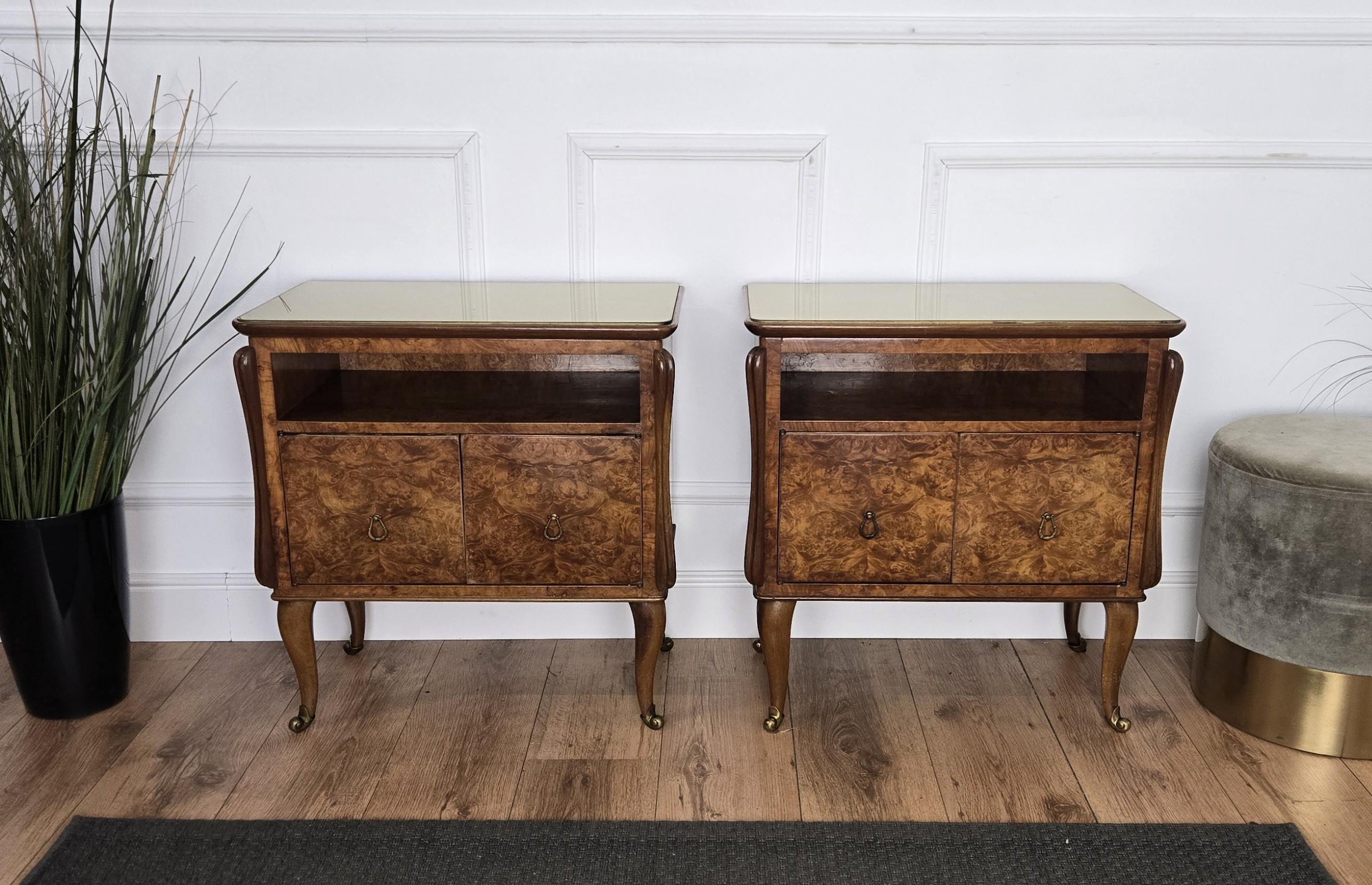 Pair of Mid-Century Italian Art Deco Nightstands Bedside Tables Walnut Glass Top For Sale 2
