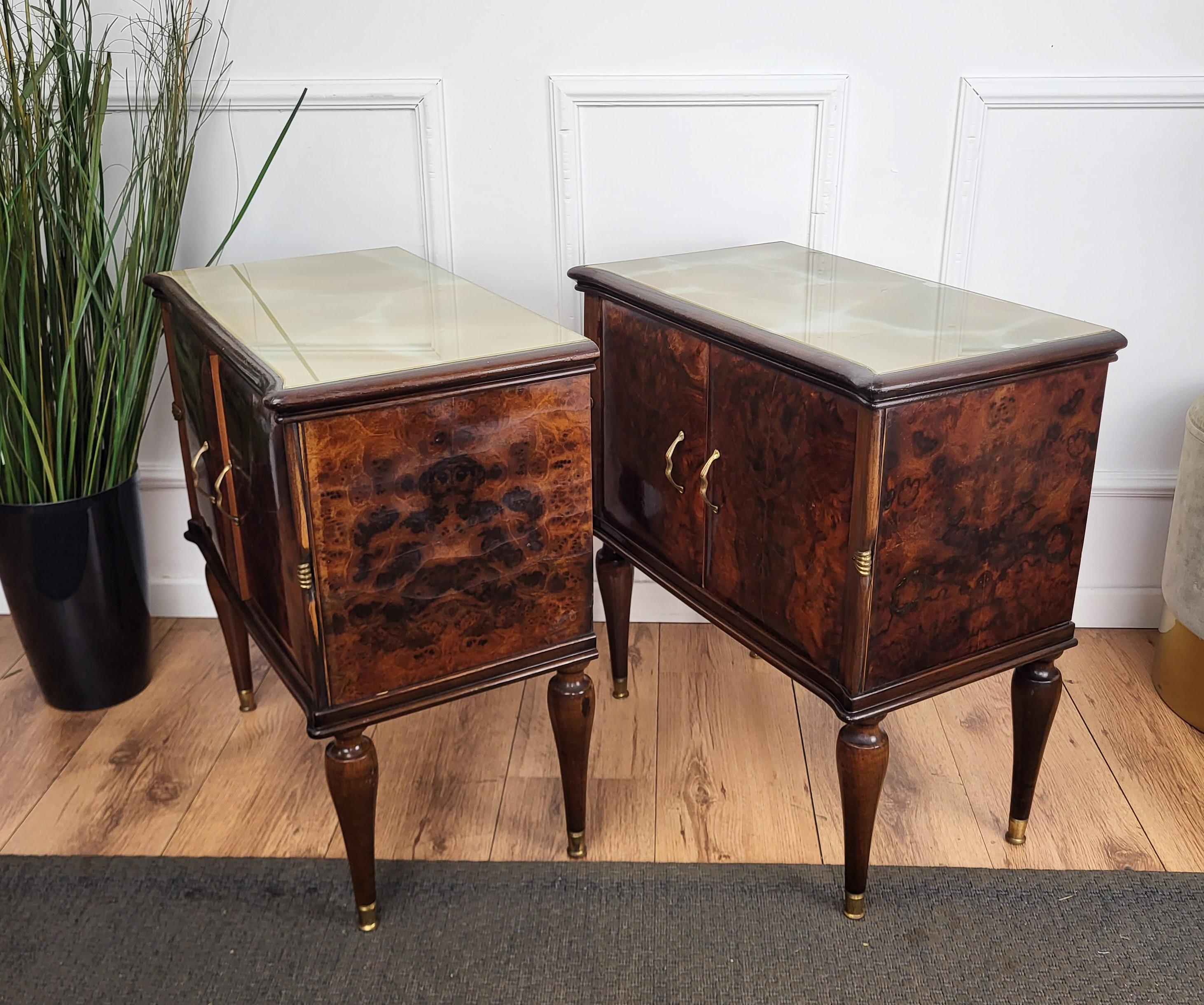 Pair of Mid-Century Italian Art Deco Nightstands Bedside Tables Walnut Glass Top For Sale 3