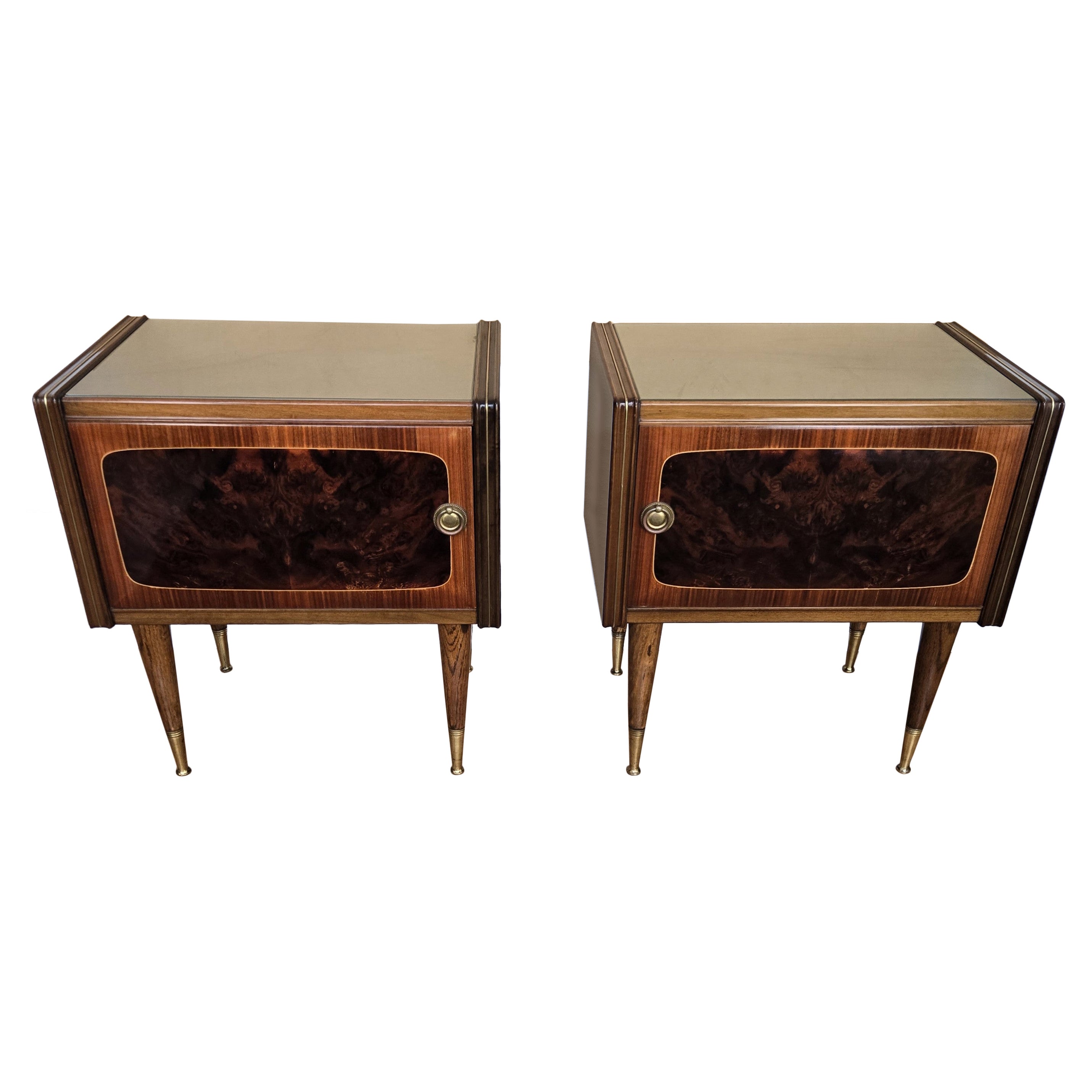 Paire de tables de chevet Art Déco italiennes du milieu du siècle dernier avec plateau en verre et noyer en vente