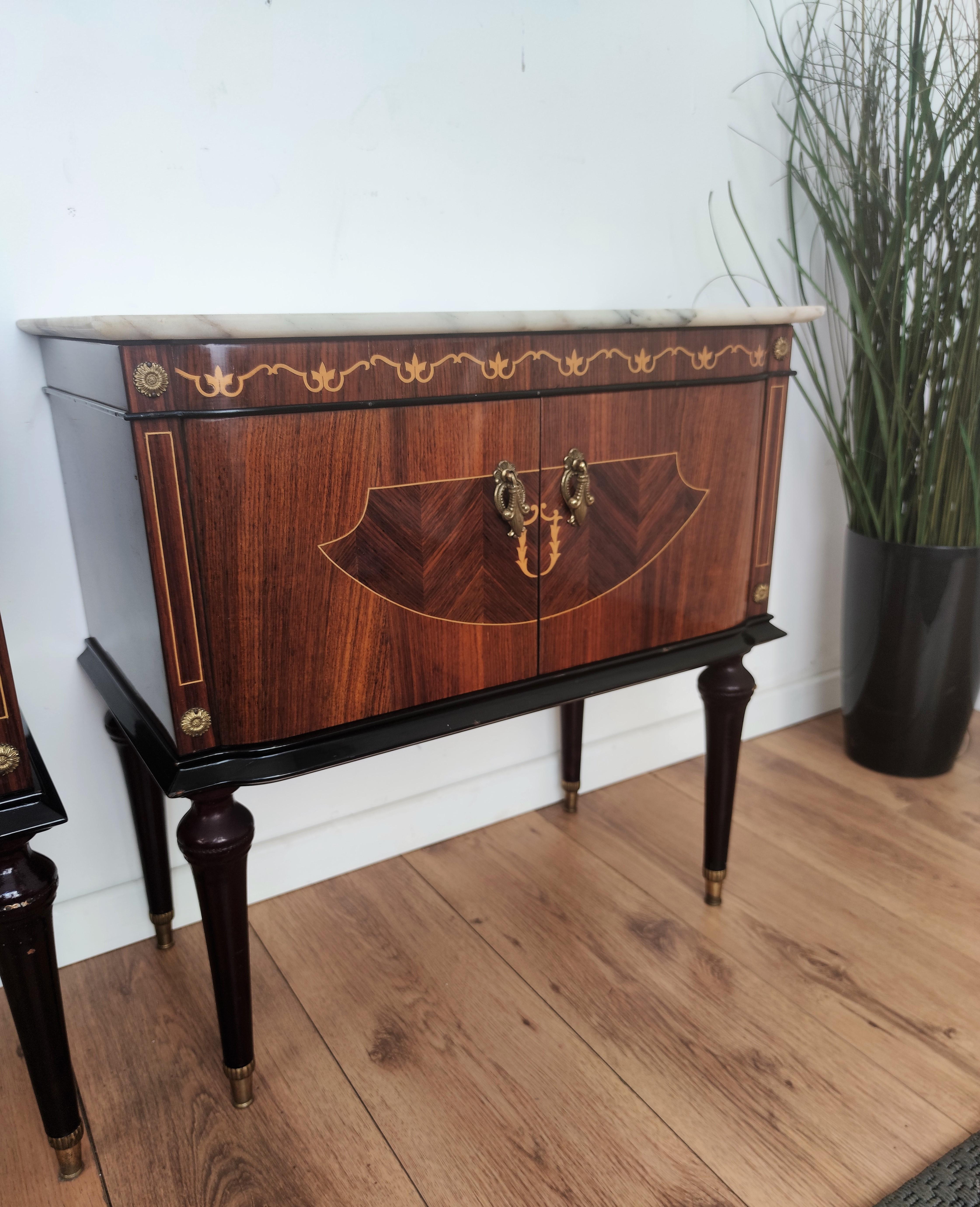 Pair of Mid-Century Italian Art Deco Nightstands Bedside Tables White Marble Top In Good Condition In Carimate, Como