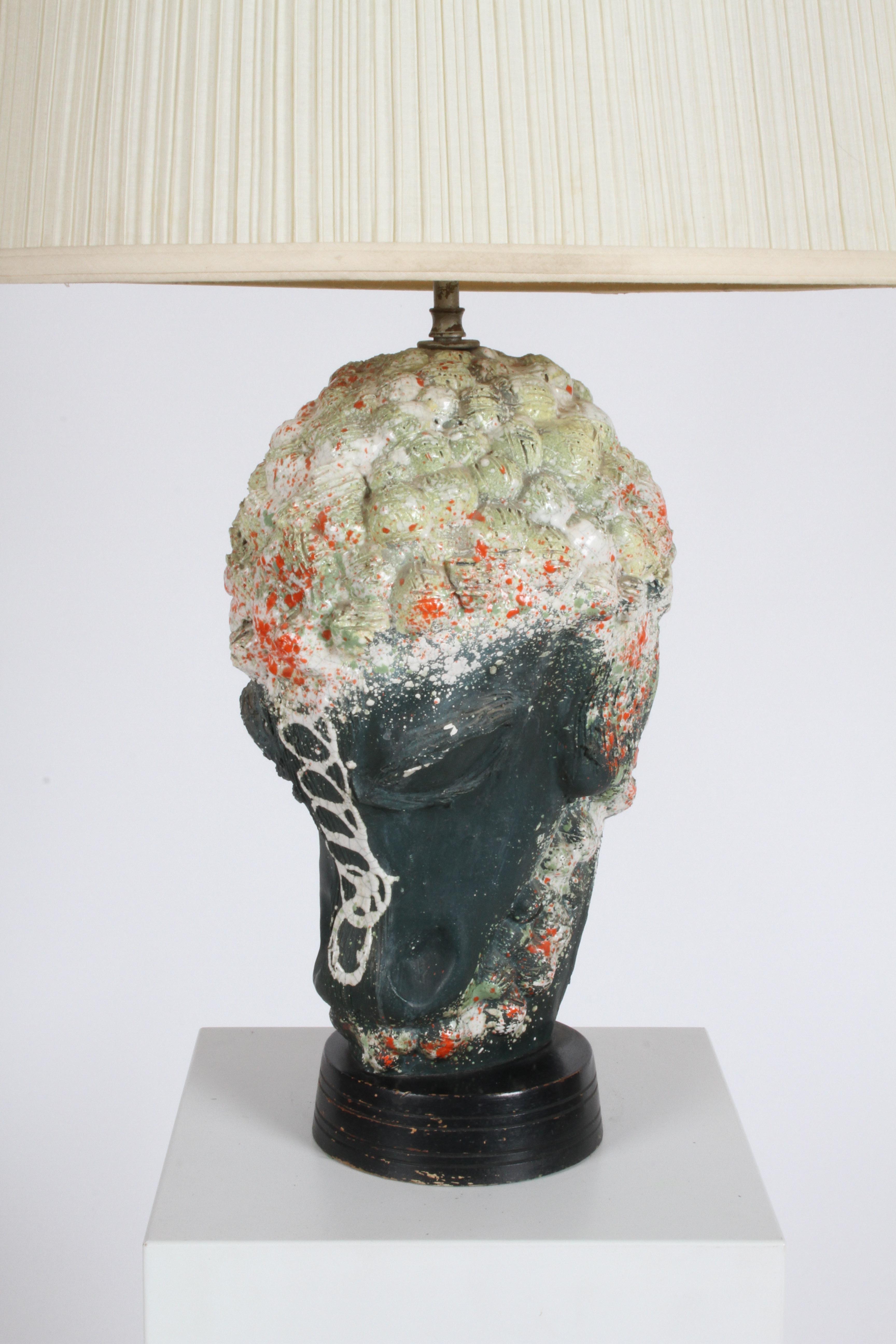 Vernissé Paire de lampes de table en poterie artistique italienne abstraite à tête de cheval du milieu du siècle dernier  en vente