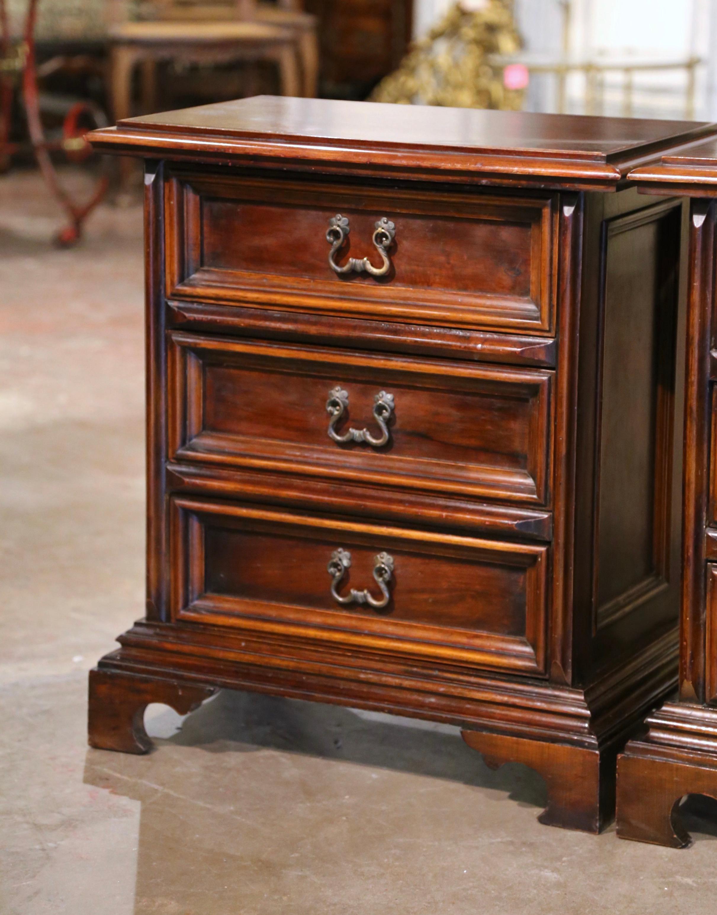 Hand-Carved Pair of Mid-Century Italian Baroque Carved Walnut Bedside Tables Cabinets For Sale