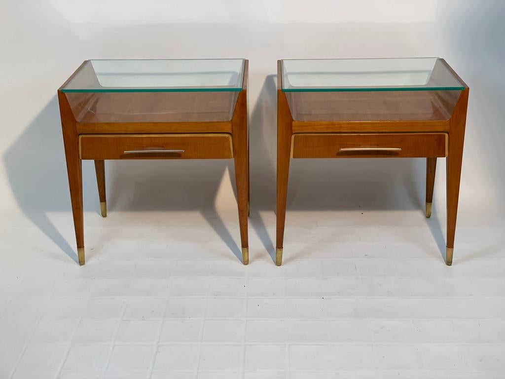 Pair of Mid Century Italian Bed Side Tables Night Stands Brass Handles and Feet In Good Condition In Firenze, Toscana